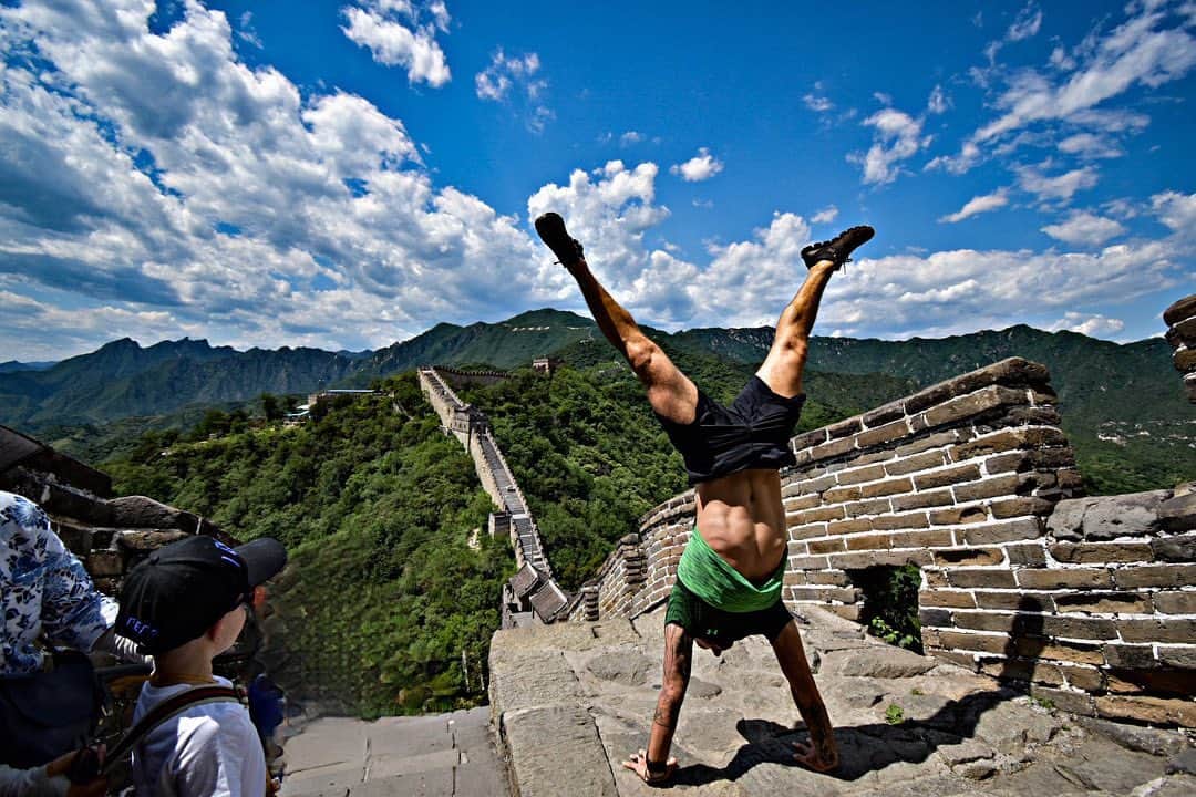 ムラデン・ペトリッチのインスタグラム：「Great experience in China 🇨🇳 #qualitytime #holidays #china #greatwall #templeofheaven #forbiddencity #beijing #mutianyu #travel #travelphotography #asiatour #handstand #calisthenics」