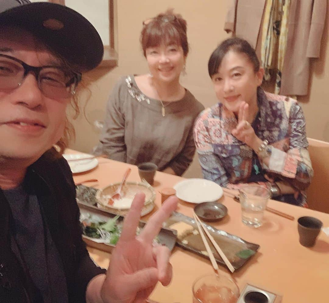 樫原伸彦さんのインスタグラム写真 - (樫原伸彦Instagram)「. . 今夜の食事会。 . 相曽晴日さん、日野美歌さんと めちゃ盛り上がりました。 .  音楽で繋がってるって とてもピース。 . . まだまだ広げていきたいなぁ。 ✌️ . . #歌手 #singer #音楽 #music #peace #happy #friends」6月12日 1時36分 - nobustagrammy