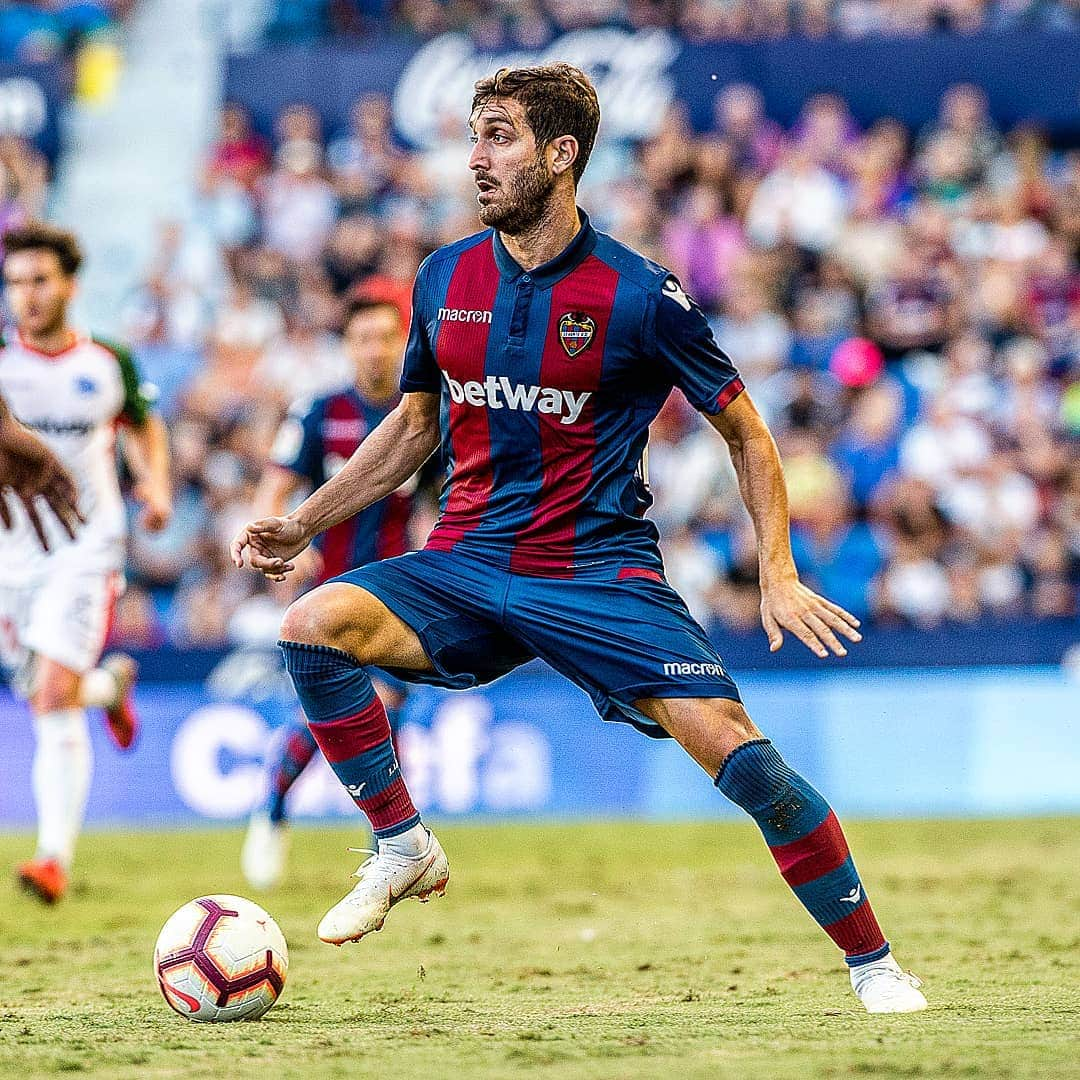 レバンテUDさんのインスタグラム写真 - (レバンテUDInstagram)「24 🎩 @josegomezcampana24 ---- #OrgullGranota #MachoLevante #LevanteUD #Laliga #LaLigaSantander #Fútbol #football」6月12日 1時36分 - levanteud