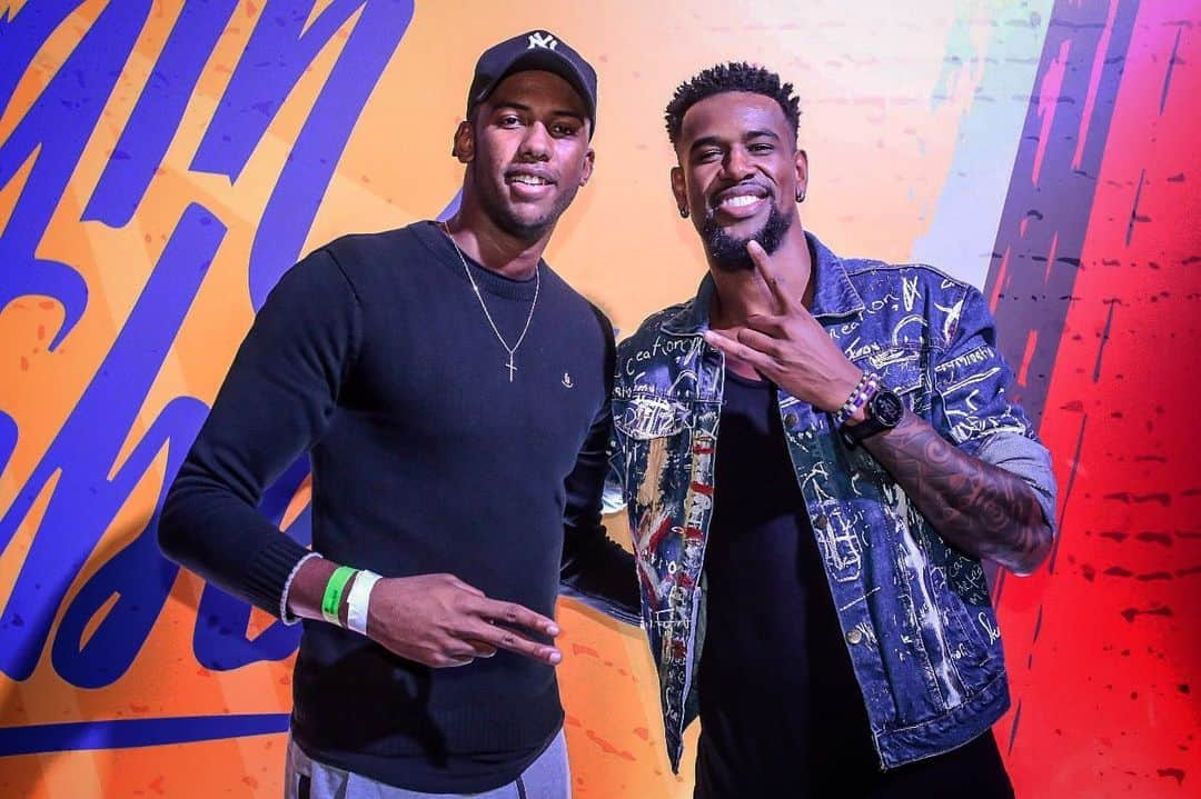 フェリペ・サンタナのインスタグラム：「NBA FINALS 2K19  #wethenorth #goldenstate #nbahouse #raptors #smiling #negroslindos #cavallodeferro #cdfb #pretinhobasico」