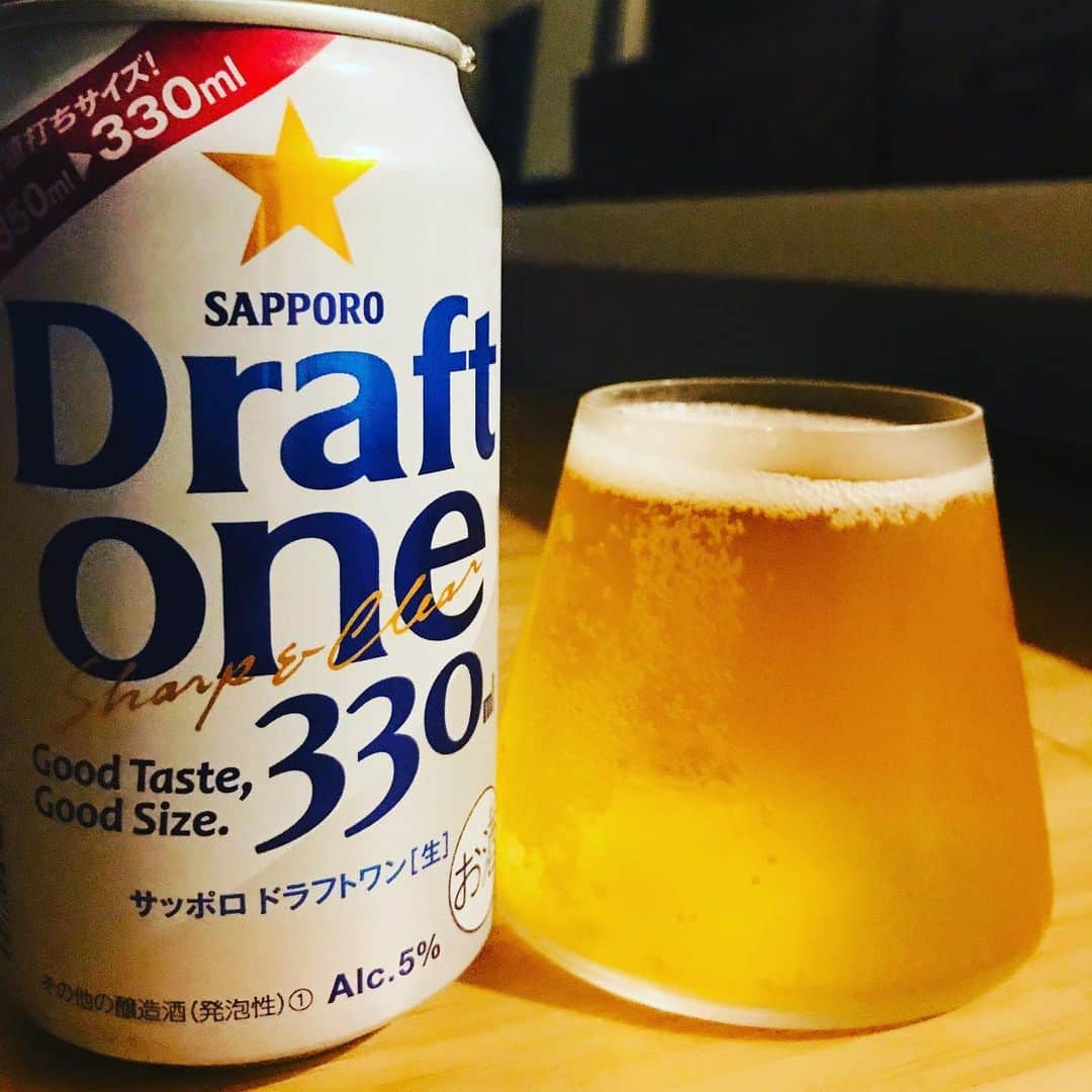 堀井亮佑のインスタグラム：「久々のドラフトワン。ひと昔前の第3のビールのど真ん中な味。懐かしさえある。最近美味いの山ほど出てるから、比べるとやはりきついなあ。#beer #堀井ビールログ」
