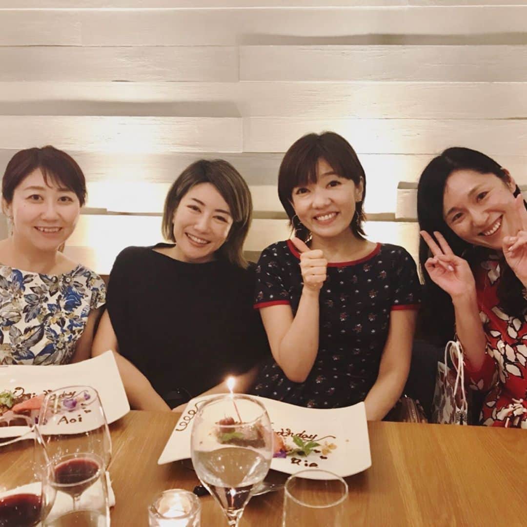 のインスタグラム：「ホンマでっか!? 評論家女子会ー＼(^^)／ 植木先生と私の生誕祭を兼ねて、牛窪先生、中野先生とスタッフさんで食事会をしました。  これ絶対テレビでオンエアしたら面白い🤣 という大盛り上がりトークでした。  出演者はみんなホンマでっか!?TVが大好きです。 それぞれの専門知識を惜しみなく出して、少しでも楽しい番組にしたいと思ってます。 これからもホンマでっか!?TVよろしくお願いします！  #ホンマでっかtv  #女子会  #おしゃべりが止まらない」