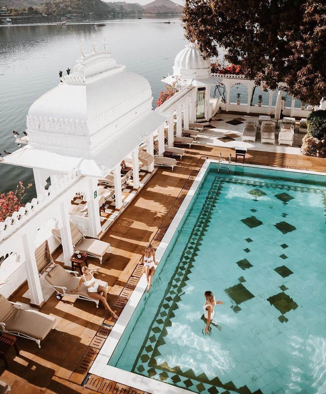 BEAUTIFUL HOTELSさんのインスタグラム写真 - (BEAUTIFUL HOTELSInstagram)「A palace floating on the waters of Lake Pichola. The 360-degree views of Udaipur cannot be missed! Tag your besties you would swim here with. (📷: @gypsea_lust & @oh.so.mellow 📍: Taj Lake Palace, Udaipur, India)」6月12日 1時46分 - beautifulhotels