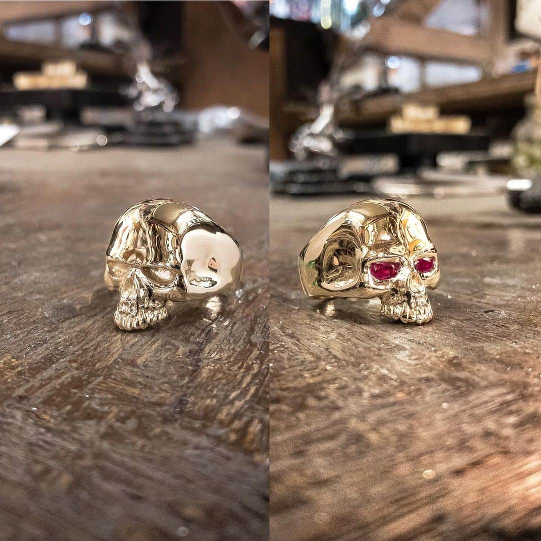 クレイジーピッグさんのインスタグラム写真 - (クレイジーピッグInstagram)「VOTE! Settle this in the comments! 👏 9ct Gold Small Evil Skull Ring  WITH or WITHOUT Rubies? 🤤 #gold #vote #skull #Skullring #goldskullring #evilskull #skulltattoo #jewellery #skulljewellery #handmade #onfleek #instafashion #instahub #instadaily #guitar #metal #heavymetal #smile #goth #gothfashion #gothlife #gothlifestyle #gothic #fashion #customorder #goldjewellery #9ctyellowgold」6月12日 2時15分 - crazypigdesignslondon