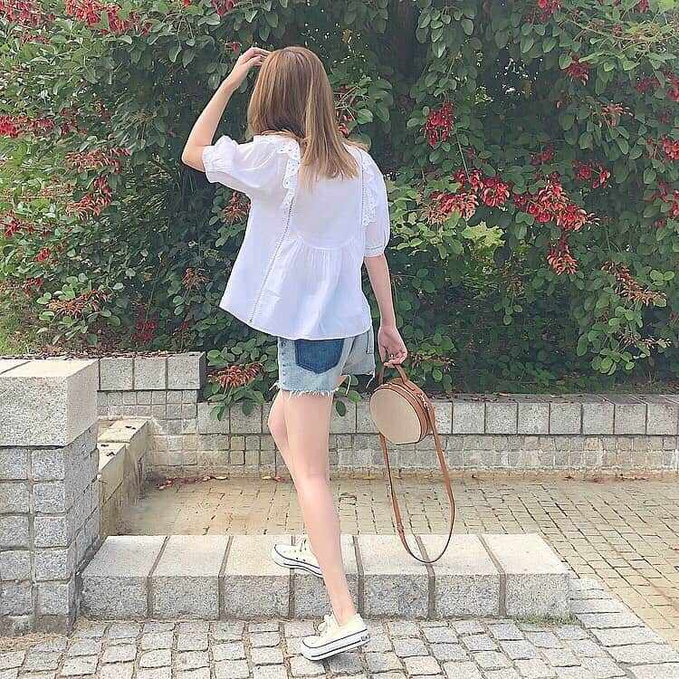 Maiさんのインスタグラム写真 - (MaiInstagram)「#ootd #zara #ザラ #moussy #converse #コンバース コーディネートの詳細はブログに書いてます🌹 ・ 2枚目のピアスは届いたばかりのZARAの💫 品番はブログに一緒に書いてます🌸」6月11日 17時25分 - maimaimai1016