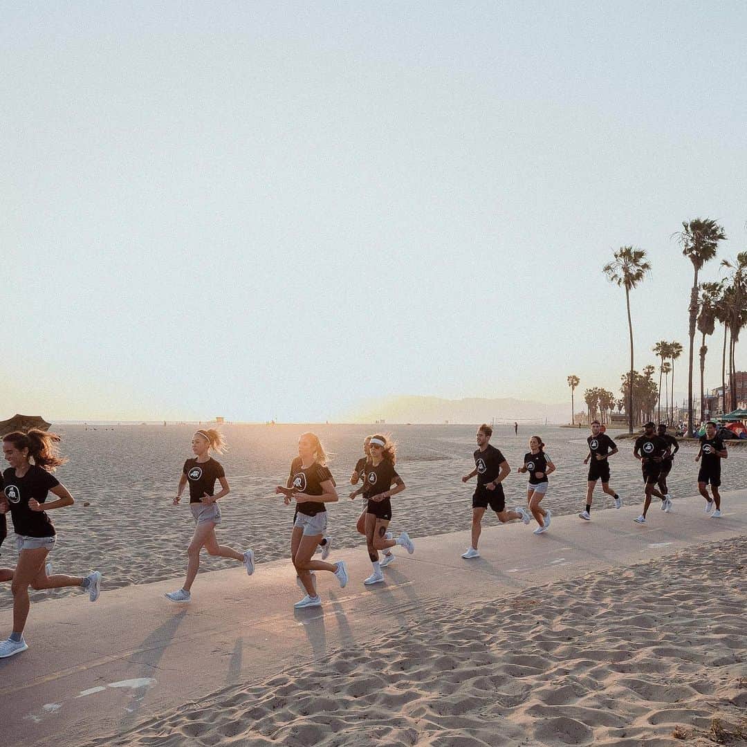 岩崎志保のインスタグラム：「#RUNFORTHEOCEANS 🌊 . . #tb #RFTO #parley #adidasRunners #worldoceanday #venicebeach #la」