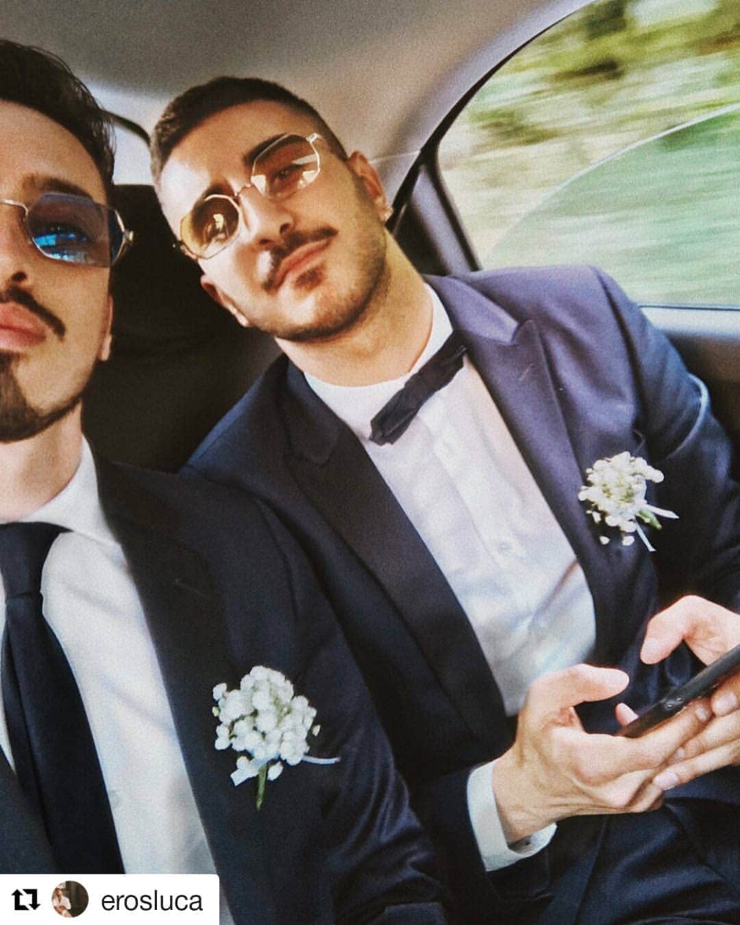 のインスタグラム：「@erosluca wears @italiaindependentofficial  Mod.0332  #italiaindependent  #Repost @erosluca (@get_repost) ・・・ Twins at the wedding! 💍 Special Thanks to @tommyhilfiger for our beautiful suits! 🤵🏻#TommyHilfiger #WeddingDay #Twins」