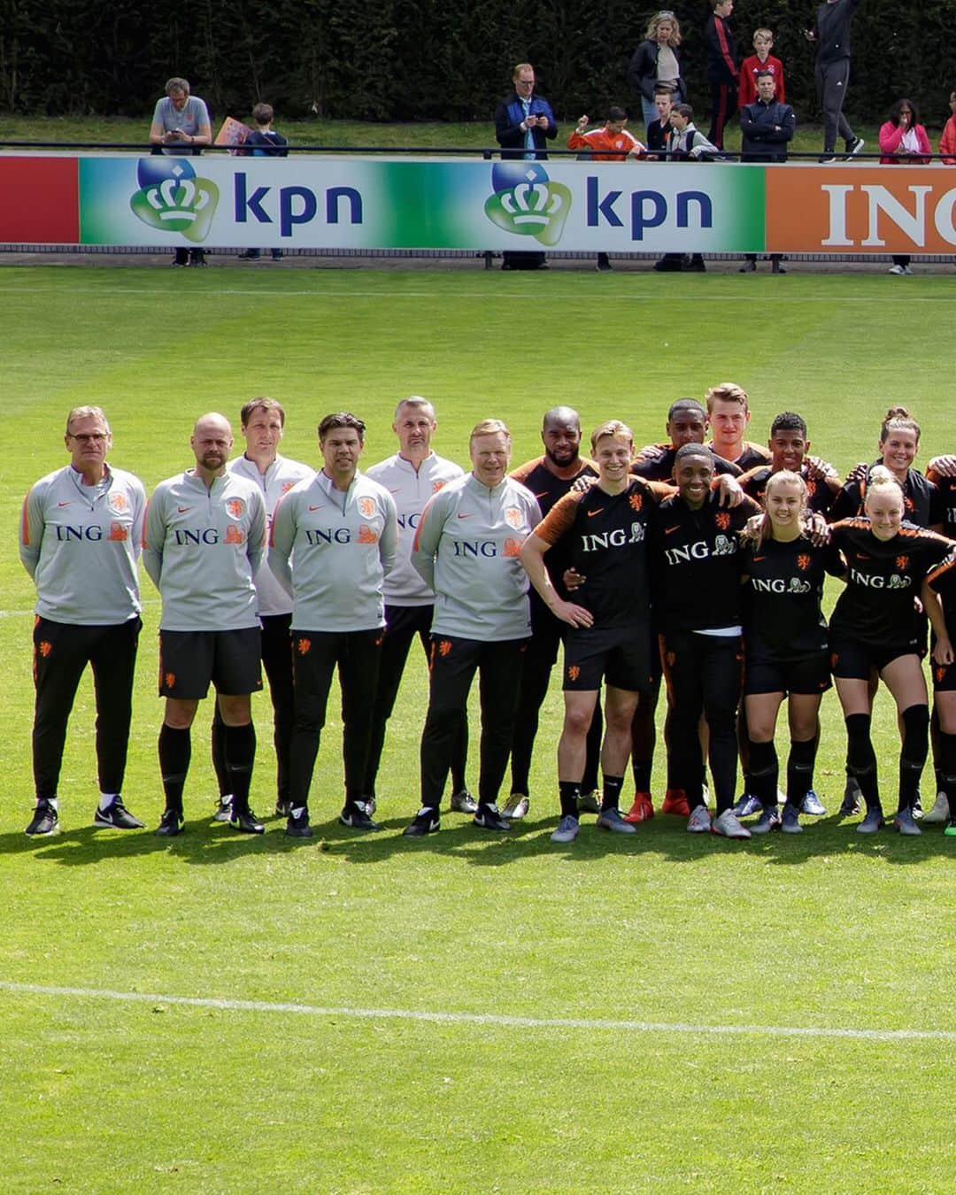 サッカー オランダ代表チームさんのインスタグラム写真 - (サッカー オランダ代表チームInstagram)「Heel veel succes op het WK, @oranjeleeuwinnen! 🔶 #OnzeJacht #NZLNED」6月11日 17時29分 - onsoranje