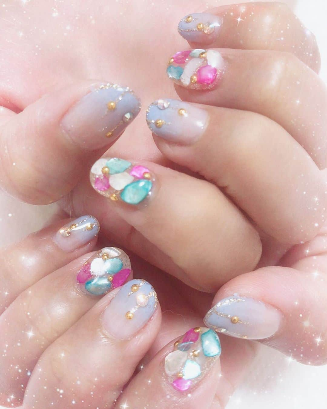 宇佐美あいりさんのインスタグラム写真 - (宇佐美あいりInstagram)「newネイル💅一応イメージは紫陽花、梅雨ネイル✨紫がなかったからちょっと夏っぽくなかったwでも可愛い♡もう夏前だし☺️早く梅雨☔️終わってほしい🌀  #ネイル#nail#네일#ネイルアート#ネイルデザイン#ジェルネイル#可愛い#女の子#オシャレ#爪#メンテナンス#爪#ケア#new#変えた#梅雨ネイル#紫陽花ネイル#夏ネイル#天然石ネイル#天然石##new#変えた#love#instadaily#instalike#igers #selfie#instagood##pleaselike#followme」6月11日 17時47分 - airi.usami_official