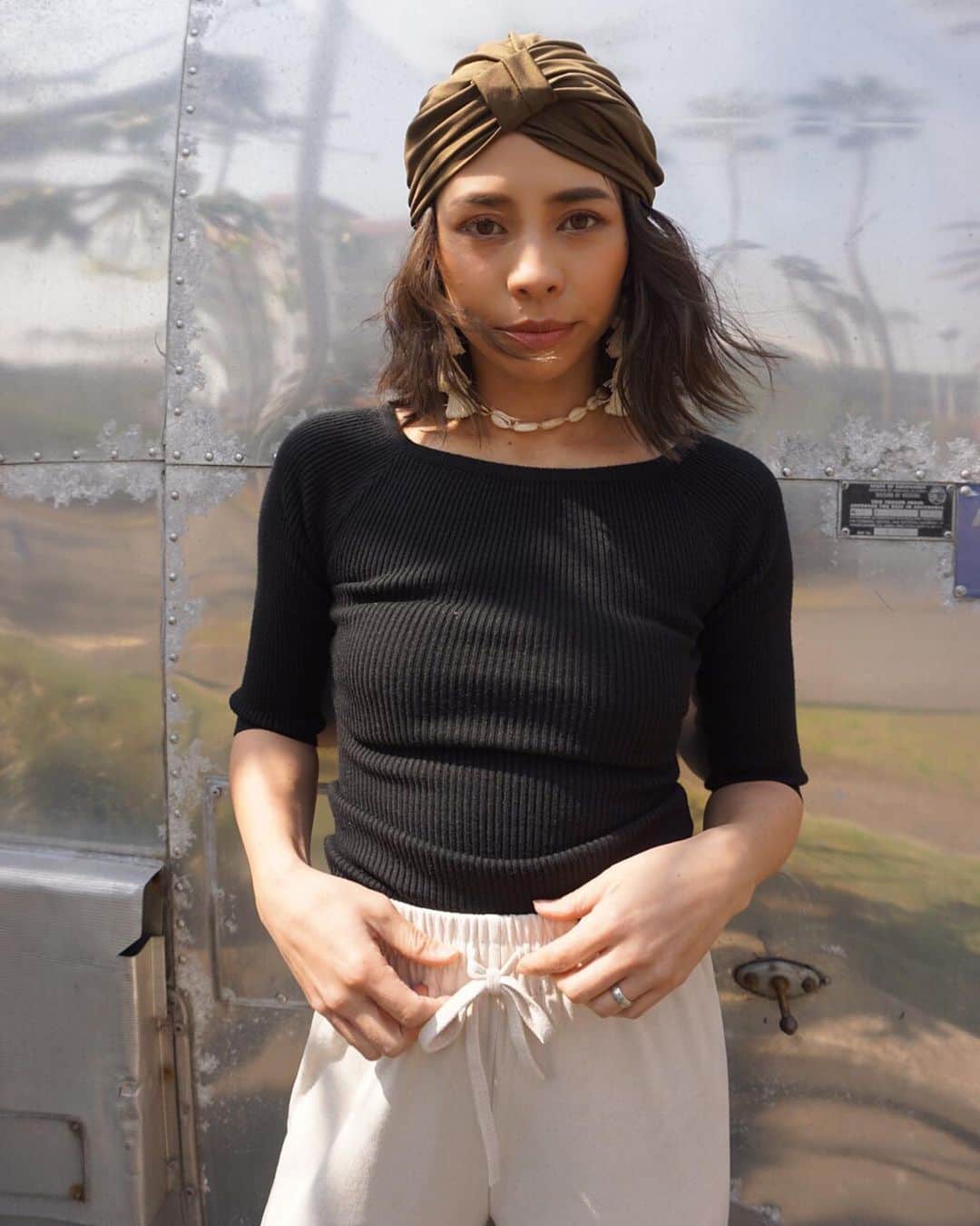 齋藤美波のインスタグラム：「👁✨♥️ ・ マツエクリペア。 今回も @lucia.lash 🙏🏾 本当もっぱらマツエクに 頼りまくる30歳女。 そしてフラットラッシュが だいぶお気に入り。 デザインは前回と同じ〜♥️ ・ 普段ノーファンデなので 若い時より、肌の調子が良き😂 #10代20代はニベア一本 #ただのめんどくさがり 30になって歳の老化を感じて 少し高めなの買うように😏 #米肌 今のところ調子いい♥️ ・ もっと自分にお金かけて あげなきゃなーと思った🥺 #反省 でも自分に使うくらいなら 子供達に使いたいと思ってしまう🤔 で、結局自分は後回し🤭 #それがママなんです 笑 ・ 髪もだいぶ伸びたなー 今中途半端でとても嫌😇 早く伸びる方法誰か教えて〜👐🏽 ……………………………………………… #マツエク#まつ毛エクステ#リペア#フラットラッシュ#自然#ナチュラル#ノーメイク#ナチュラル美人#ノーファンデ#美容#2児のママ#男の子ママ#アクティブママ#beauty#eye#nomake#2boysmama」