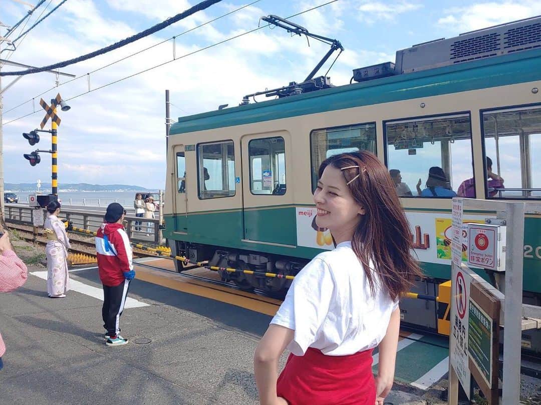 藤井美菜さんのインスタグラム写真 - (藤井美菜Instagram)「. YouTubeにも動画が上がっていますが、先日鎌倉に遊びに行ってきました。小旅行という感じで、いつ行っても楽しい鎌倉😆 YouTube에 새로운 영상이 올라가고있습니다. 이건 지난번에 카마쿠라에 갔을때 사진인데요. 카마쿠라는 일본인인 저도 당일치기 여행 갔던 기분이 될수있어서 언제 가도 신납니다😆 #鎌倉#小旅行#スラムダンク#江ノ電#江ノ島#카마쿠라#당일치기여행#일본#일본여행#슬램덩크#에노시마#slamdunk」6月11日 17時50分 - fujii_mina_0715