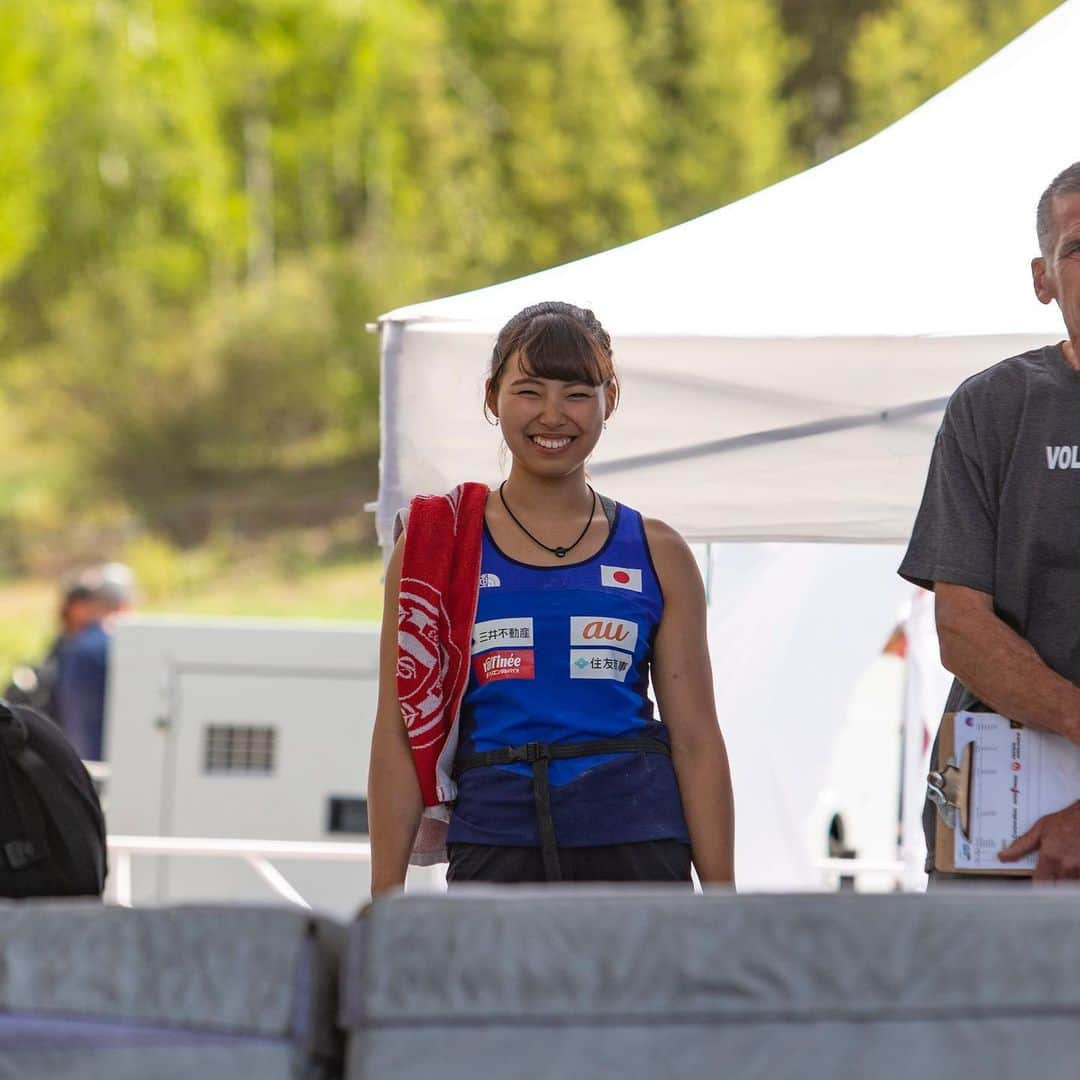 中村真緒さんのインスタグラム写真 - (中村真緒Instagram)「I made it! I reached the final for the first time at BWC in Vail🇺🇸 Thanks for everyone’s  support as always, and I’m gonna work harder for the World Youth Championship🥰 ・ ・ シーズン最後のワールドカップとなるベイル戦でついに決勝に残ることができました🇺🇸 ずっと憧れていた舞台でのクライミングは楽しいなんて言葉では表せないくらい最高で、次はこの舞台でもっと多くの課題を完登したいと心から思わせてもらえました！ 来シーズンのことも大切ですが、まずは、8月の世界ユース選手権に向けてまた1からトレーニングを頑張っていこうと思います😎 おがっち @ogata.yoshiyuki 優勝&智亜くん @tomoa_narasaki 年間1位 おめでとう🎉！！！ 📸by @rabfujieda 🌟 ・ ・ ・ #climbing #bouldering #クライミング #ボルダリング #マオハンド」6月11日 18時01分 - mao___nakamura