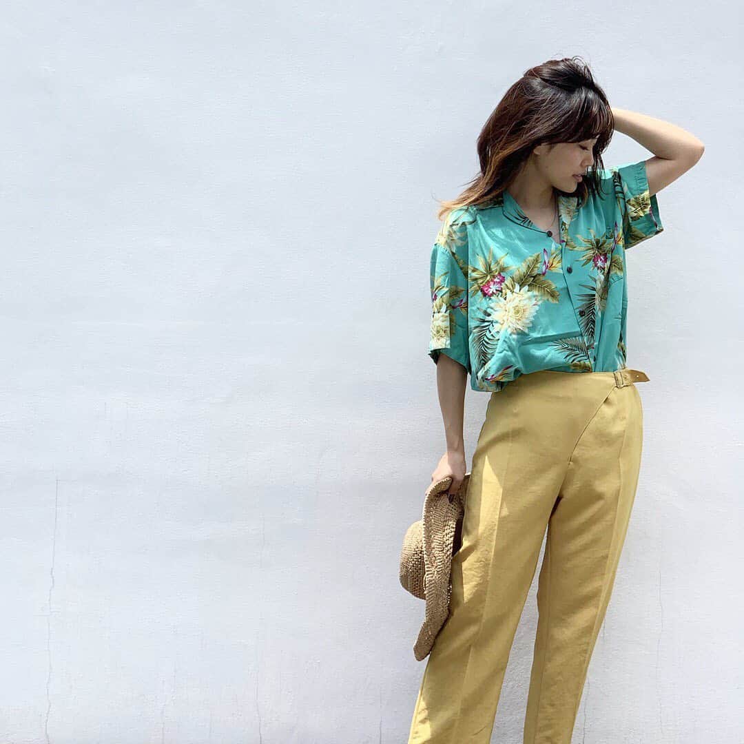 JOURNAL STANDARD relumeさんのインスタグラム写真 - (JOURNAL STANDARD relumeInstagram)「夏のコーディネートのスパイスに、アロハシャツを🌿﻿ ﻿ 全てオリジナル柄の生地を使用し、ホノルルのダウンタウンで生産される、正真正銘のMade in HAWAIIのブランド、「TWO PALMS」﻿ ﻿ 柄×カラーアイテムをさらっとラフに着こなして夏を愉しみたい✨﻿ ﻿ ﻿ ✔︎shirts ￥9,800+tax﻿ No.19050463002210 ﻿ ﻿ ﻿ #twopalms﻿ #alohashirts﻿﻿﻿﻿ #shirts﻿﻿﻿﻿ #hawaii﻿ #summer﻿﻿﻿﻿﻿﻿﻿ #mens﻿﻿﻿﻿ #ladys﻿﻿﻿﻿﻿﻿ #journalstandardrelume﻿﻿﻿﻿﻿﻿﻿﻿﻿﻿ #relume﻿﻿﻿﻿﻿﻿﻿﻿﻿﻿ #baycrews﻿﻿﻿﻿﻿﻿﻿﻿﻿﻿ #アロハシャツ﻿﻿﻿ #柄シャツ﻿﻿﻿ #夏コーデ﻿ #ジャーナルスタンダードレリューム﻿﻿﻿﻿﻿﻿﻿﻿﻿﻿ #ベイクルーズ﻿﻿﻿﻿﻿﻿﻿」6月11日 18時19分 - js_relume