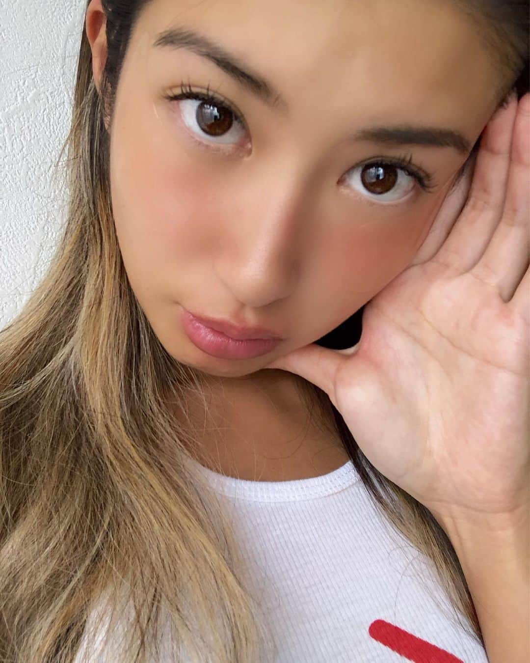 Mihoさんのインスタグラム写真 - (MihoInstagram)「ここ最近で１番感動したスキンケア商品🥺💕 @palmix_ipaq ・ 目元と口元のほうれい線の両方に使えるパック！ 日本初となる美容液成分100％を固形にしたパックなんだけど、夜寝る前につければ翌朝まで付けっぱなしでOKなので楽ちん🌝🌙💫 ・ @official.seira さんご夫婦がプロデュースしているMADE IN JAPANの製品なので、安心して使えます🥰❤️ ・ 写真でも貼ってるんだけど分かるかな？すごく密着感があって貼ってることを忘れてしまうほど！ ・ 写真用に目元につけていますが、私は毎晩のスキンケアルーティンにプラスして、ほうれい線のケアに使ってます🥳🎉 ・ ちなみに今回はマツエクもseiraさんのところにお世話になりました👀 @deco_eyelash_nail  初めてのフラットラッシュとっても軽くて気に入った〜♡ ----- #iPAQ#アイパッキュー#目元ケア#アイパック#ほうれい線改善#スキンケア#エイジングケア#日焼けケア#まつエク#マツエク」6月11日 18時16分 - march16m