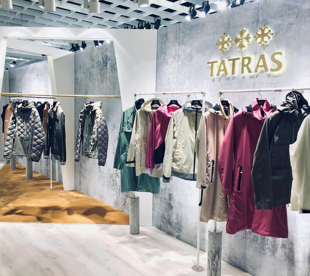 タトラスさんのインスタグラム写真 - (タトラスInstagram)「Good morning from Pitti! Come visit us at Padiglione Centrale stand T/1! #TatrasOfficial #PU96 #Florence ____ #tatras #fashion #fashiongram #instafashion #fashionigers #italy #fair #totallook #downjacket」6月11日 18時27分 - tatras_official