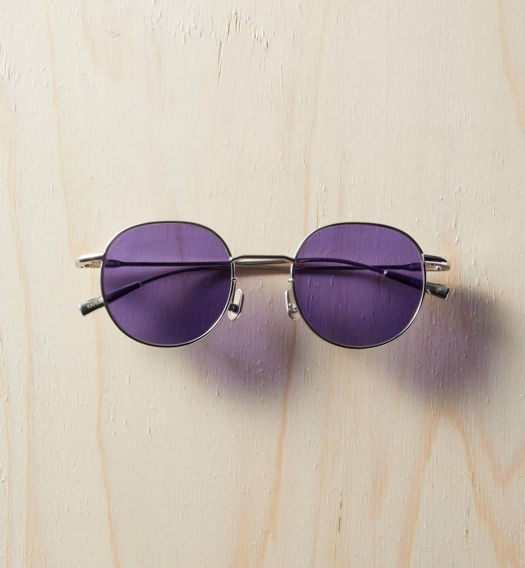 AMBUSHさんのインスタグラム写真 - (AMBUSHInstagram)「#AMBUSH KARLHEINZ SUNGLASSES in dyed purple lense. Titanium frame comes in 2 color ways . Now avail at our WEBSHOP and WORKSHOP」6月11日 18時24分 - ambush_official