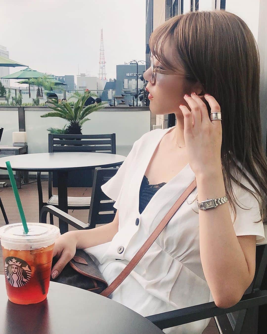 のインスタグラム：「ㅤㅤㅤㅤㅤㅤㅤㅤㅤㅤㅤㅤㅤ このまえ出かけたときの🐶 ㅤㅤㅤㅤㅤㅤㅤㅤㅤㅤㅤㅤㅤ テラスでぼーっとするのが気持ちいい🥰 ㅤㅤㅤㅤㅤㅤㅤㅤㅤㅤㅤㅤㅤ #Starbucks」