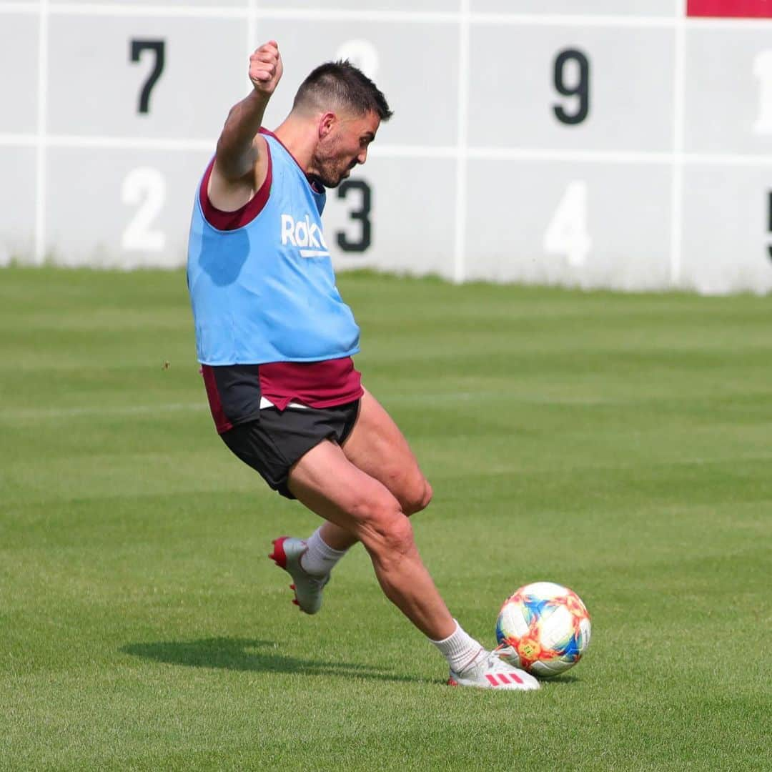 ダビド・ビジャさんのインスタグラム写真 - (ダビド・ビジャInstagram)「😤⚽️🥅👌🏻 #visselkobe #japan #adidasfootball #teamvos #dv7group」6月11日 18時48分 - davidvilla