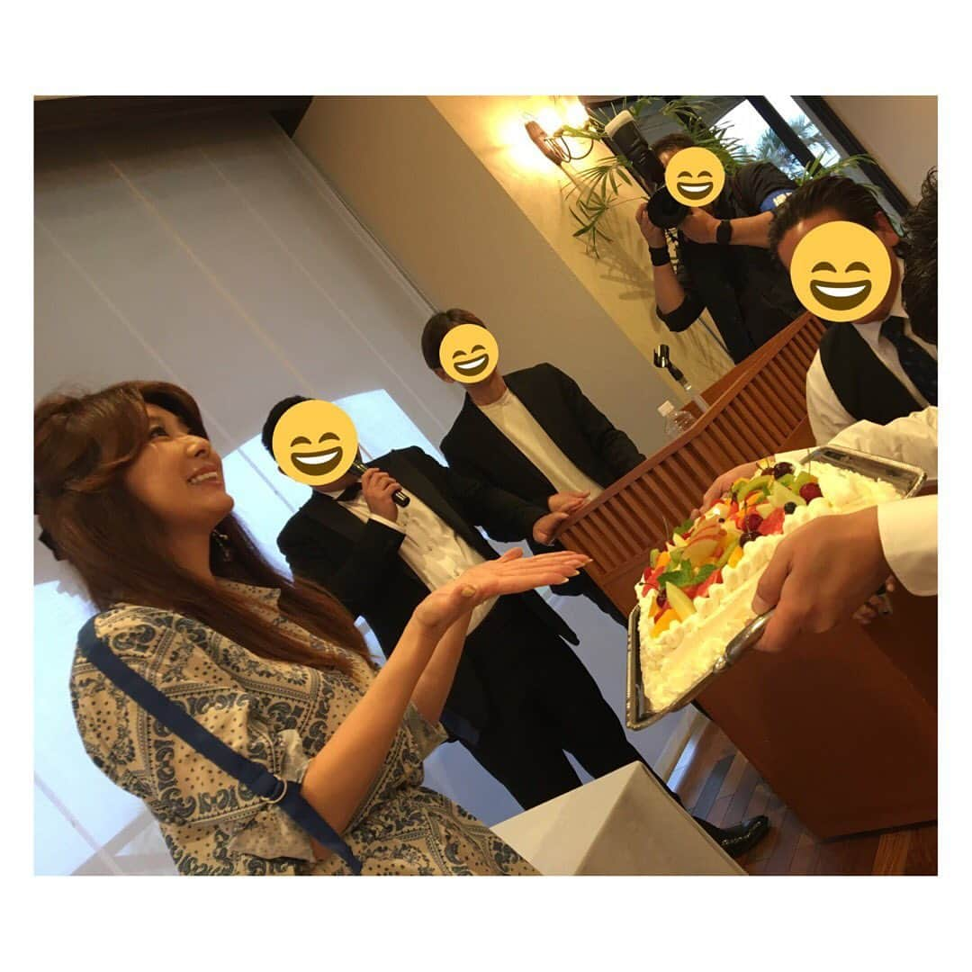 柳野玲子さんのインスタグラム写真 - (柳野玲子Instagram)「毎年参加しているみほさんのバースデーコンペ^ ^✨ みんなが楽しめるようにと全員に当たる豪華景品を考えたり、前日はコンペ用に撮影したり… こうして雨の中でもたくさんの人達が集まってくれるのは、いつも感謝の気持ちを忘れない真っ直ぐなみほさんの人柄だと改めて感じた素敵な時間でした(*´꒳`*)💕 #矢部みほ さん #ゴルフ #ゴルフ女子 #ゴルフコンペ #アフターパーティー #館山カントリークラブ #集合写真 #花束贈呈 #結果発表 #末川かおり ちゃん #福島和可菜 ちゃん #柳野玲子」6月11日 18時52分 - yanaginoreiko