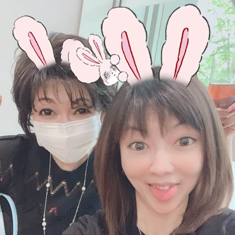 山中千尋さんのインスタグラム写真 - (山中千尋Instagram)「With MT BEAUTIFUL SISTER ❤️MAMI on snow app💕always grateful to be with😘😘😘 #変顔 ←でもスノーです。加工アプリでかーなーりー盛ってます国際新美術館クリスチャン・ボルタンスキーさんオープニングにて❤️素晴らしい展示なので是非ご覧くださいませ💕明日から公開です💕」6月11日 18時56分 - chihiroyam