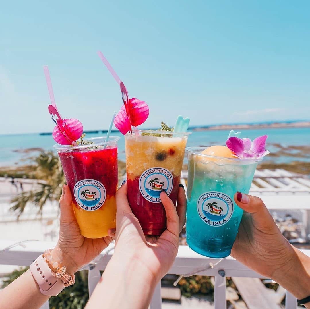 Be.okinawaさんのインスタグラム写真 - (Be.okinawaInstagram)「Cheers to tropical colored smoothies, the stunning views of Senaga Island, and the friends that you can enjoy them with! 📷:@ifoninthira  #umikajiterrace #senagaisland #瀨長島 #우미카지테라스 #세나가섬 #ウミカジテラス  #瀬長島 #beachside #smoothie #tropical #beokinawa #visitokinawa」6月11日 19時00分 - visitokinawajapan