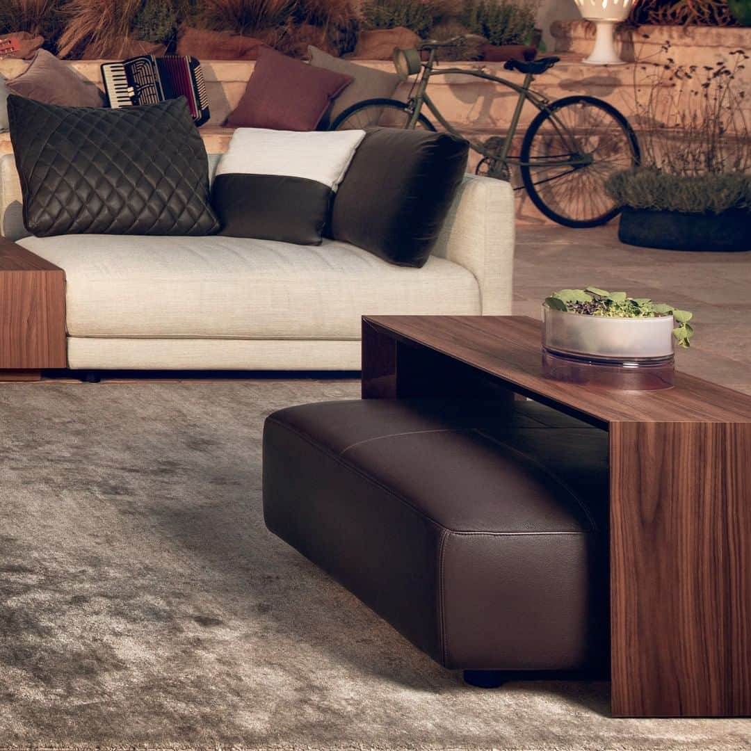 Natuzzi Officialさんのインスタグラム写真 - (Natuzzi OfficialInstagram)「Melpot sofa by Mauro Lipparini tells a story about expertly mixing different styles to create a unique atmosphere. Colors, textures, and material merge to reach the ideal solution for both contemporary environments and timeless interiors. #Natuzzi #NatuzziItalia #comfort #elegance #design #lifestyle #style #furniture #homefurniture #madeinitaly #living #interiordesign #decor #furnituredesign #homedesign #inspiration #interior #instadesign #designlovers #italianstyle #homedecor #lovedesign #designers #designer」6月11日 19時00分 - natuzzi
