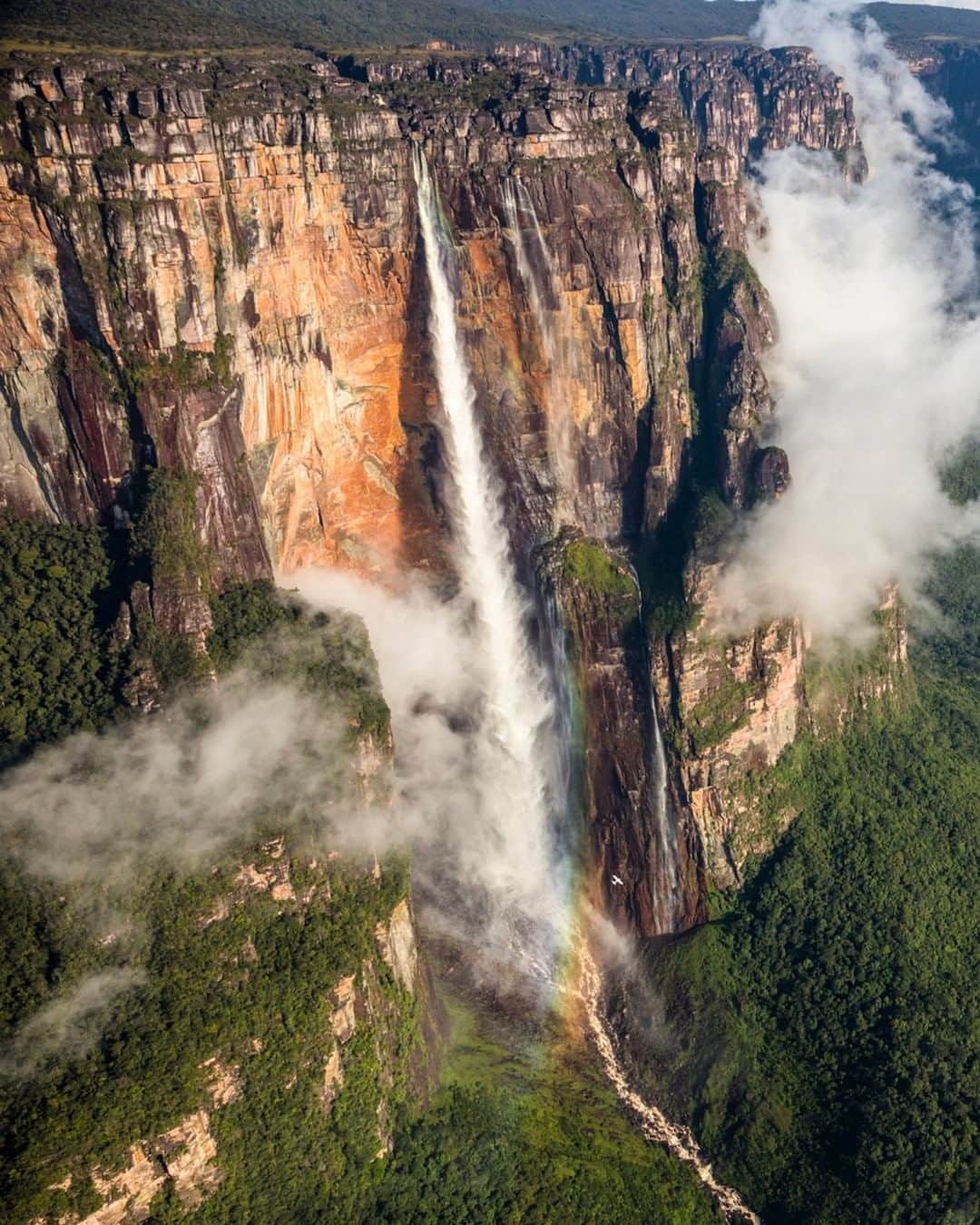 National Geographic Travelさんのインスタグラム写真 - (National Geographic TravelInstagram)「Photo by George Steinmetz @geosteinmetz | Angel Falls, the tallest waterfall in the world, plunges over 3,200 feet into the Venezuelan rainforest. To get an idea of scale, pinch and zoom the left panel to see a Cessna 206 near the bottom. To explore more of our world from above, follow me @geosteinmetz.」6月11日 19時15分 - natgeotravel