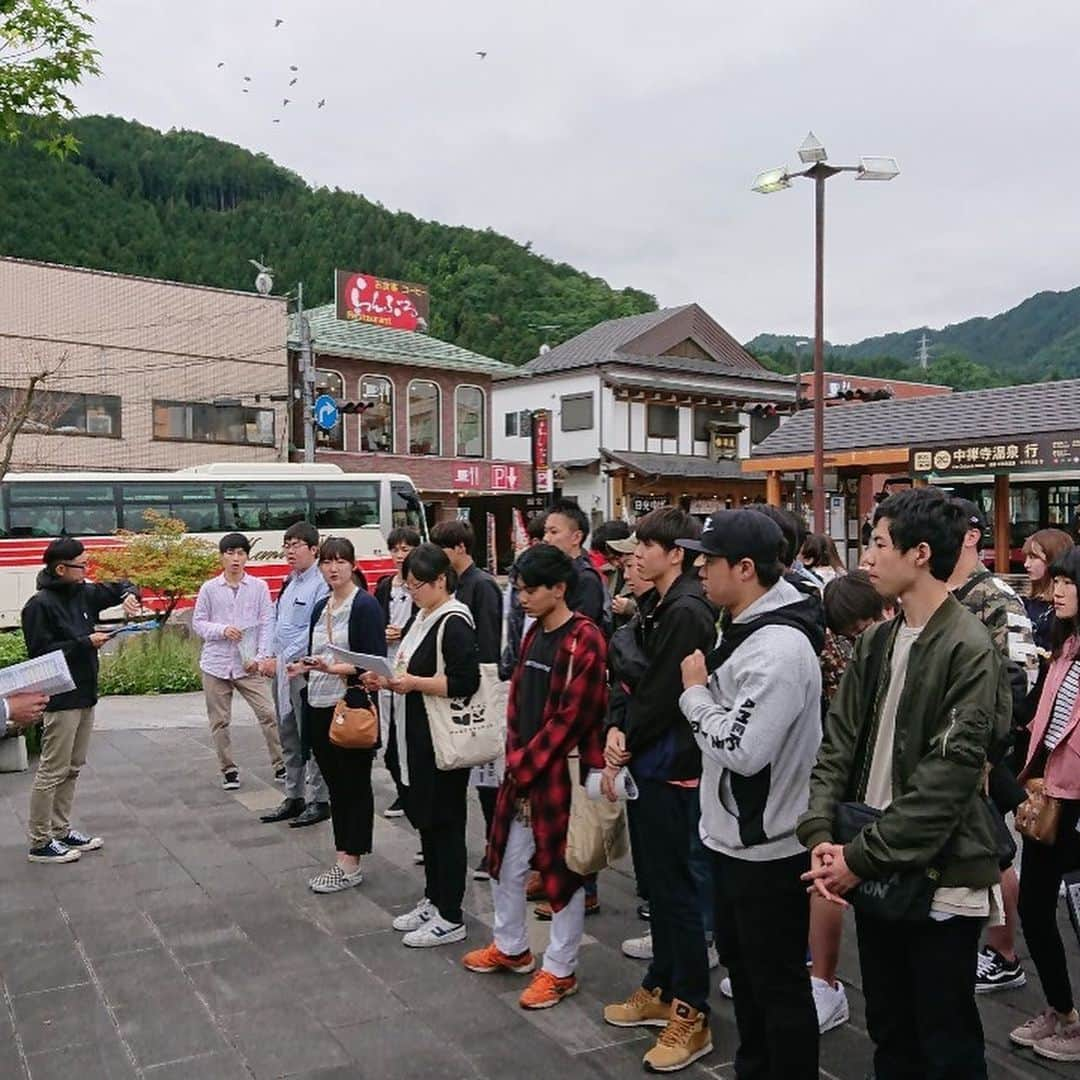 東京観光専門学校さんのインスタグラム写真 - (東京観光専門学校Instagram)「本日✨旅行学科は栃木県の日光に研修に来ています😃 初日はチームビルディングを行い得点を競いました✨ JTBの方から優勝チームへ賞品の贈呈がありました！  明日は日光東照宮へ行きます！🤗 #travel #旅行好きな人と繋がりたい #旅行好き #旅行大好き #旅行したい #旅行したい #旅行楽しみ #旅 #旅好きな人と繋がりたい #カウンター #プランナー #ツアーコンダクター #ツアコン #バスガイド #バス #観光 #観光地 #観光バス #パンフレット作成 #パンフレットデザイン #パンフレット #1人旅 #人気観光スポット #人気観光地 #旅人 #旅好き女子 #海外旅行 #旅行写真」6月11日 19時25分 - tokan_1967