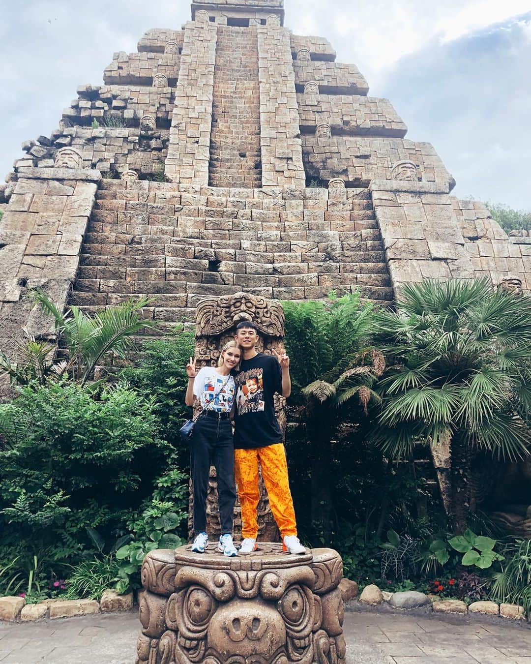 のインスタグラム：「오빠 최고야~ ! Thank you for this wonderful special birthday trip to DisneySea Tokyo!!! ❤️❤️✈️ seriously best boyfriend ever!!!! 🙌🏻🥰 @realisshoman June 8th, 2019」