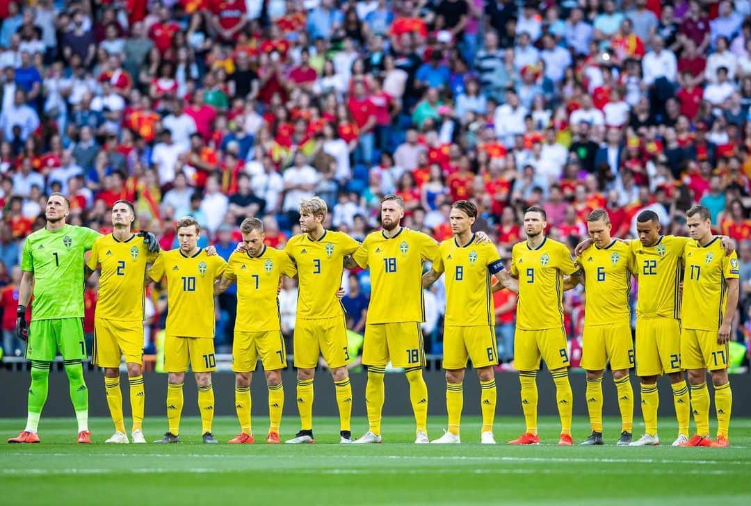アルビン・エクダルのインスタグラム：「Tyvärr ingen vidare insats igår kväll mot ett bra Spanien. Nya tag mot hösten.. Tack för bra support som alltid! Ikväll hejar vi på damerna som inleder sitt VM. Lycka till @swewnt 🇸🇪🇸🇪🇸🇪」