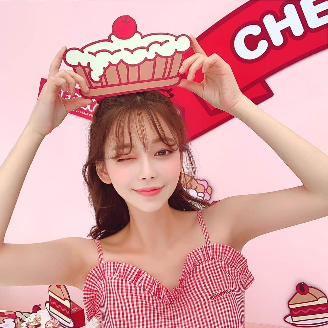 Chuuさんのインスタグラム写真 - (ChuuInstagram)「CHUU X LEEGONG season.4✨ 🍒CHERRY PIE EDITION🍒  더 귀여워진 이번 콜라보,  곧 만나요! @mynameis20」6月11日 19時35分 - chuu_official