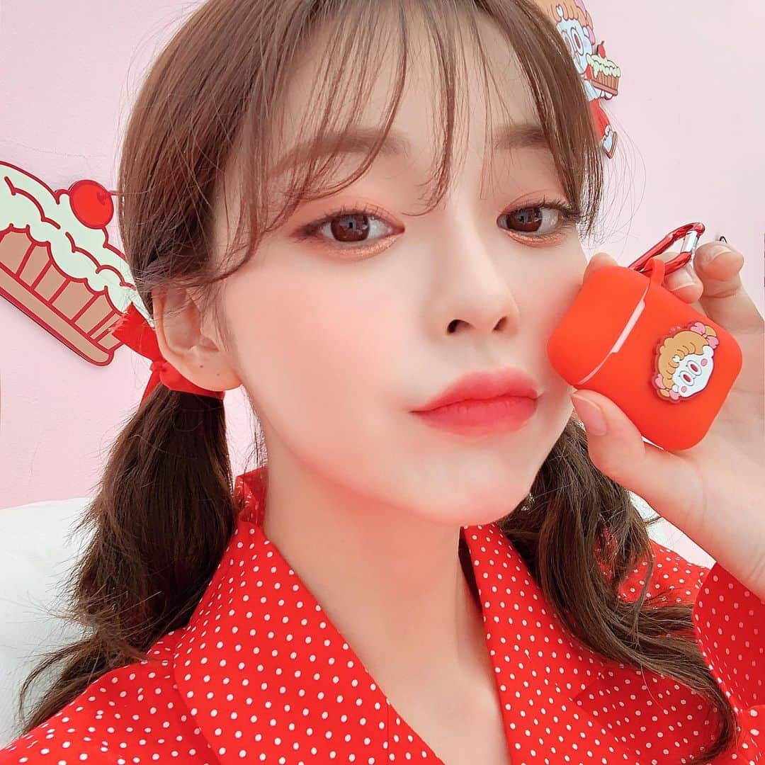 Chuuさんのインスタグラム写真 - (ChuuInstagram)「CHUU X LEEGONG season.4✨ 🍒CHERRY PIE EDITION🍒  더 귀여워진 이번 콜라보,  곧 만나요! @mynameis20」6月11日 19時35分 - chuu_official