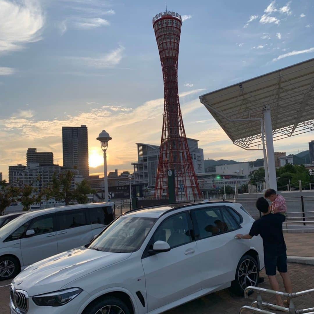 森岡亮太のインスタグラム：「﻿ ﻿ 久しぶりに神戸へ。﻿ ﻿ ﻿ #kobeporttower ﻿ #kobe﻿ #shonanbmw﻿ #bmw﻿ #x5﻿」