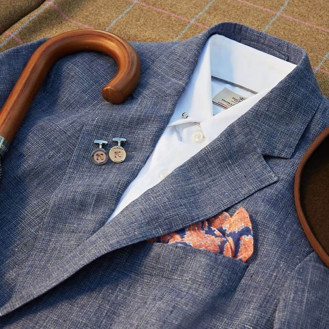 ハケットのインスタグラム：「Stuck on what to get for Father's Day? Whether he has the polish of a gentleman, the soul of an explorer or the spirit of a traveller, you are sure to make his day special with a Hackett London present.  Swipe for inspiration and head to the link in bio to explore our gift guide.  #Hackett #FathersDay #Gifts #FathersDayGifts」
