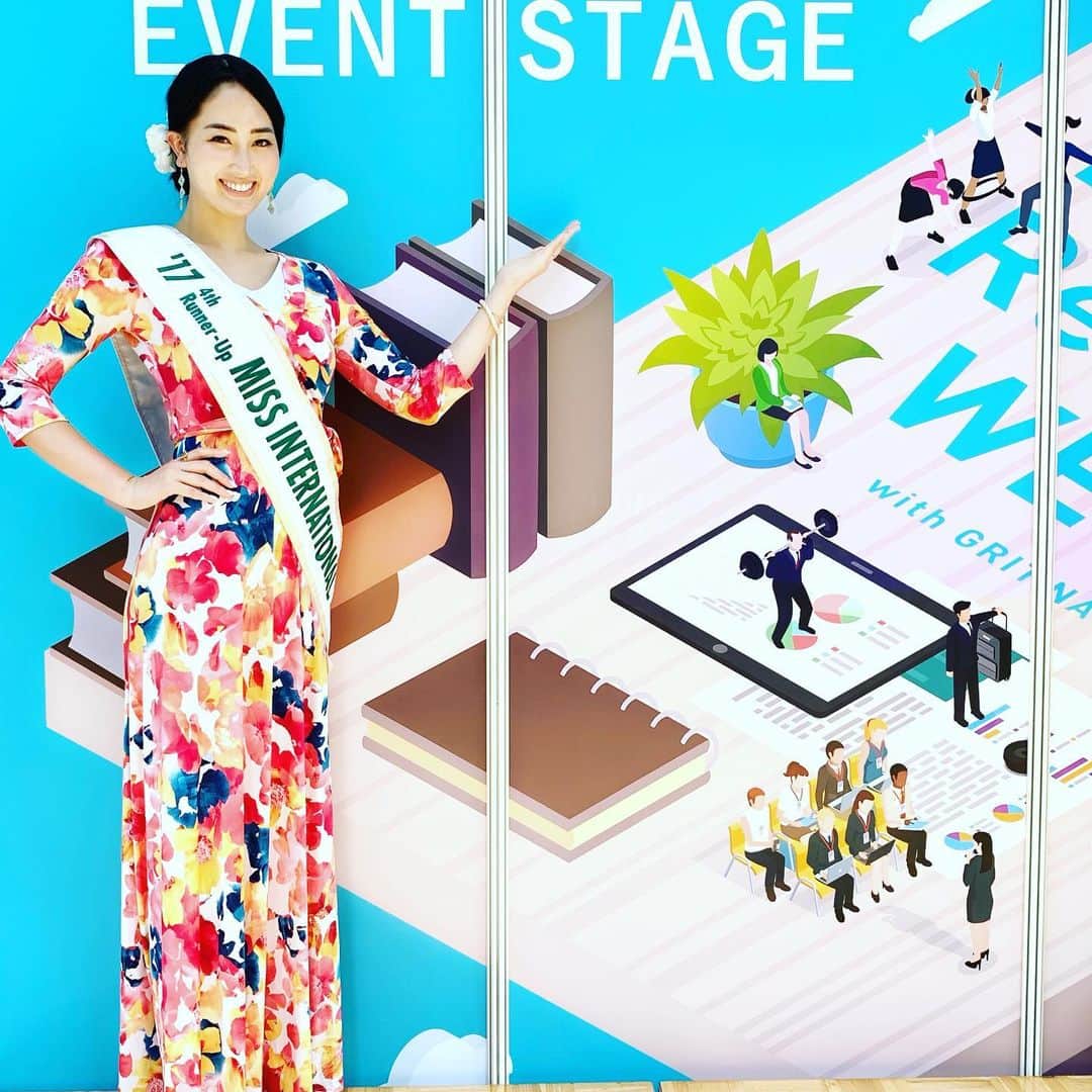 筒井菜月のインスタグラム：「【世界基準の健康美の作り方 in 品川インターシティ】  本日のイベントは快晴のポカポカお天気の中、無事に開催する事が出来ました❣️ ✨😊✨ 今のこの季節は暑すぎず、寒すぎず気持ち良い季節ですね💕  私が考える「世界基準の健康美」とは 〝心身共に幸せに満ち溢れている健やかな状態〟 だと思います。  今日のイベントでは、日常生活の中から取り入れられる「幸せ度が上がる間食」や10秒でできる心の整え方についてお話しました☺️ 後半では、スポーツトレーナー大野さんによるオフィスでできるエクササイズを皆様と行ながら楽しくリラックスできるひと時でした🥰  平日のランチタイムにも関わらず、沢山の方々にお越し頂き感謝の気持ちで一杯です💕  これからもBeauty Healthcare Ambassadorとして各地でイベントを行って行きたいと思いますので、皆様にお会い出来ましたら嬉しいです💕😊💕 #パソナグループ #パソナ #ビューティヘルスケアアンバサダー #品川 #イベント #ビジネスパーソン #health #beauty #power #smile #happy #missinternational #japan」