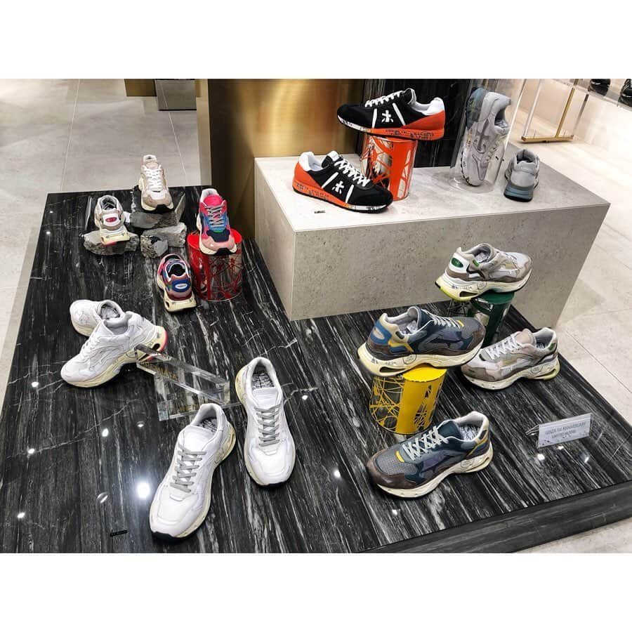 岡英里さんのインスタグラム写真 - (岡英里Instagram)「最近スニーカー👟にハマってて、インスタで気になってた #premiata 銀座に行ってきたよー💓 . . ハイブランドの靴も手掛けてるイタリアの老舗ということで、雑誌LEONとかにも取り上げられてて、お洒落さんならチェックしておかなきゃなブランド😎❗️ . . 早速試着してみたけどはき心地も抜群で即決🥰👟✨ . . スニーカーは楽チンで本当好き❤️ . . #ootd @fray_id #frayid . . #岡英里 #銀座 #お買い物 #スニーカー #プレミアータ #プレミアータホワイト #ホじゃないよ #可愛い #かわいい #履きやすい #お洒落 #イタリア #老舗 #有名 #日本 #第1号 #店 #ファッション #お洒落さんと繋がりたい #スニーカー女子 #154cmコーデ #fashion #sneaker #cool #japanese」6月11日 19時48分 - okaeri0424