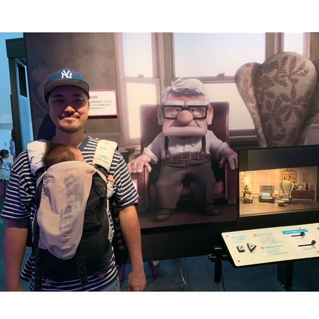 NON-Pさんのインスタグラム写真 - (NON-PInstagram)「PIXAR展行って来たょー👪💚 ・ 楽しかったー‼️👍👍👍 PIXARの映画見たくなった🎬🎞💞 ユウシンに、色鮮やかなモノ見せれてヨカッタ👶🏻🌟 ・ ・ #pixar  #pixar展 #行ってきたよ #buzzlightyear  #roppongi #tokyo #japan #六本木ヒルズ #enjoy  #👶🏻 #baby #boy #息子 #family #happy #smile  #友優心 #ゆうしん #yuushin #cute #🤱🏻 #家族 #papa #mama #宝物 #mylove #iloveyou #愛してる」6月11日 20時03分 - nonp_mam