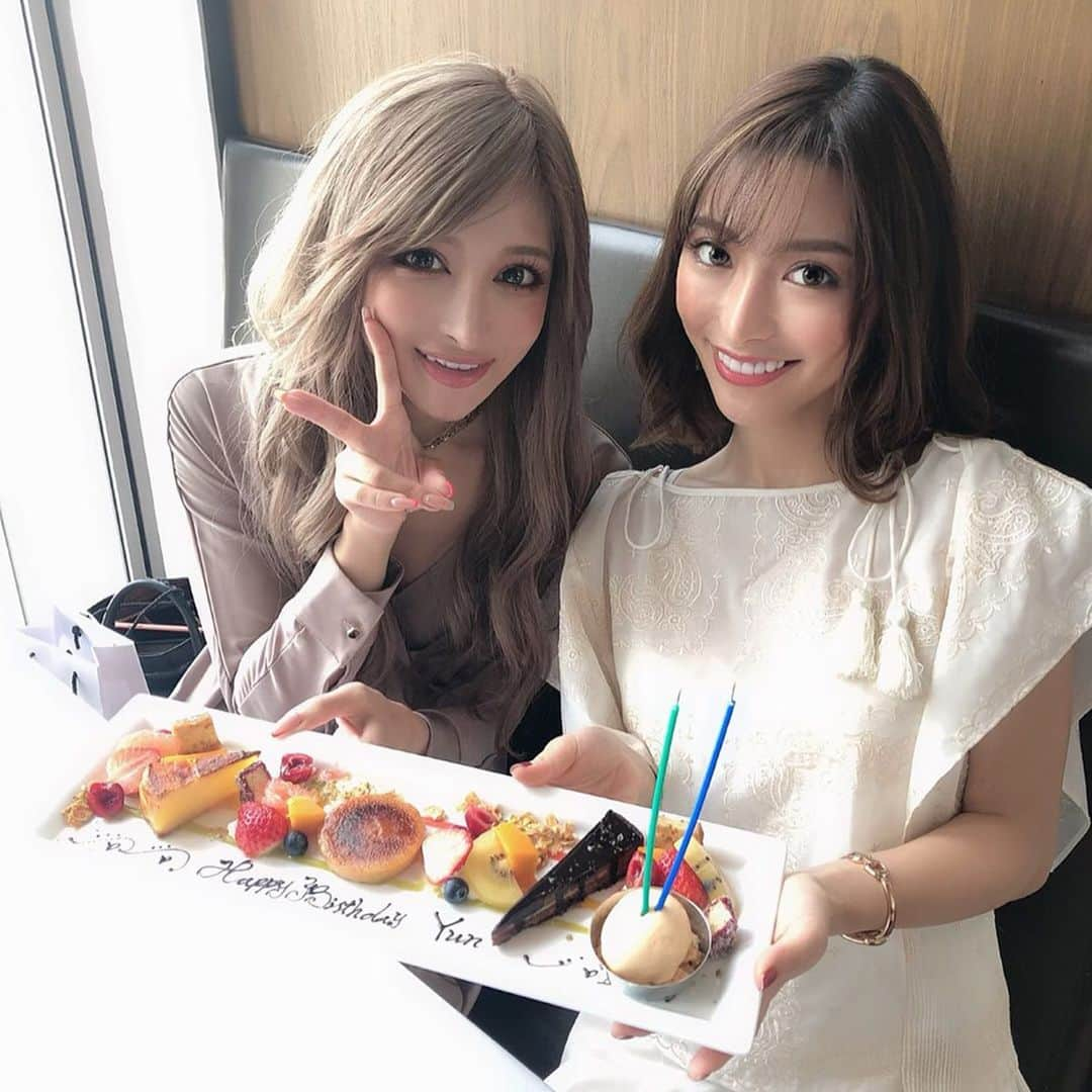 かにゃさんのインスタグラム写真 - (かにゃInstagram)「最近の写メたち🤳 ろみひちゃん＆ゆんちゃんHappy birthday🎉 かなえちゃんも合流してレアメンバー女子会🧚‍♀️ 久しぶりだったから話が止まらないw🗣 しかしみんなハッピーマインドで最高でした😽✨ 年々人生が楽しくなる〜🐈🎶 . . #友達 #女子会 #ガールズナイト #ガールズトーク #楽しかった #誕生日 #誕生日おめでとう #ハッピー #happy #fun #happybirthday #birthday #girls #girlsnight #japanesegirls #friends」6月11日 20時12分 - kanya_435