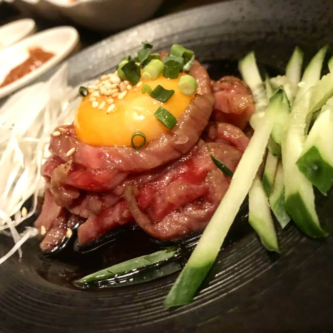 藤木そらさんのインスタグラム写真 - (藤木そらInstagram)「. 肉食女子🐷💕幸せそうな顔🐄  もはや焼肉ばっか食べに行ってる😂✨ 昨日も今日も…🍖 #毎日肉 🤜⋆͛🤛 . ここは @yakiniku.honke.zero だよ❤ めちゃくちゃ美味しかった～😆‼ 生エビおすすめです⁝(ᵒ̴̶̷᷄൧̑ ᵒ̴̶̷᷅ )⁝ . . .私はレアのレアが好きだから #ユッケ は必ず頼みます🤓💕 .#肉テロ な方はぜひおすすめです✨💕 . . .スタッフさんたちが私のことを知ってくださり写真撮って頂きました🙌🏽ありがとうございます😭💕✨ インスタに上げてくださりました～♥♥ . . . . . . . .#肉スタグラム #食べログ  #グルメ #グルメレポ #中目黒 #中目黒グルメ  #肉は正義  #japanfood #korea #生肉 #レア派 #meetup #foodporn #東京カレンダー #東京グルメ #焼肉」6月11日 20時05分 - sorafujiki