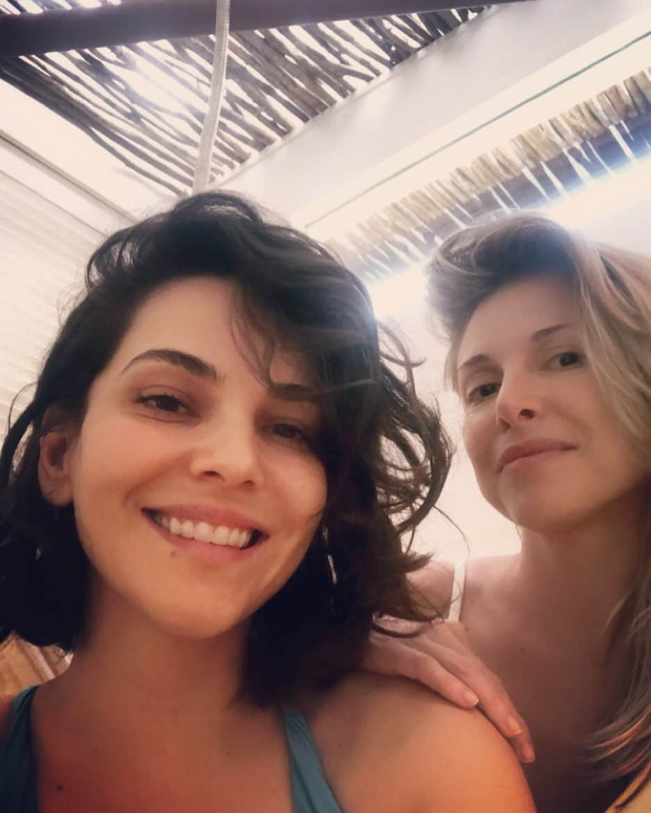 Tainá Müllerさんのインスタグラム写真 - (Tainá MüllerInstagram)「Com minha amiga, irmã e companheira de tantas aventuras, @ticianaporto ❤️ Que coisa linda ver nossos filhos brincando juntos nesse paraíso! Amei nossa temporada aqui. Obrigada por nos receber tão bem, @casasdocupe! E até a próxima✨🌈✨」6月11日 20時10分 - tainamuller