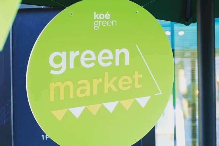 コエさんのインスタグラム写真 - (コエInstagram)「koe green自由が丘  koe green自由が丘では6月15日(土)6月16日(日)の2日間、九州各地の新鮮野菜や、加工品を販売、さらには素材をいかした郷土料理を掛け合わせたボリュームたっぷりのプレートを販売する『koe green market』を開催いたします！  開催期間:6月15日、16日 開催時間:10:00〜16:00(16日は15時まで) 開催場所:koe house 1F  東京初上陸！九州アイランドのセブングレインパスタ。 『都城産宮崎牛のボロネーゼパスタ』¥1500+taxは限定30食の販売です！ ▪️九州郷土料理プレート ¥1800+tax ▪️九州シーザーサラダ¥1500+tax  当日は宮崎牛でも評価の高い都城牛の畜産家 松山龍二氏が直接接客いたします！また、今回企画協力をしている地元、宮崎県都城市の面白いヒト・モノ・コト、そして〔食〕を発信するサイトBeHappinessを主催しているフジタカデザインも参加いたします。  koe green 自由が丘 ☎️03-5731-0184 mon.-fri./11:00-21:00 sat.sun.hol./10:00-21:00 (L.O20:30)  #koe  #koe green #コエ #コエグリーン #自由が丘デート #デート #自由が丘ランチ #自由が丘カフェ #サラダショップ #マルシェ #九州 #都城市 #九州パスタ #九州パンケーキ #松山龍二  #フジタカデザイン #ビィハピ #九州アイランド #セブングレインパスタ #みやこんじょ #ボロネーゼ」6月11日 20時22分 - koe_official