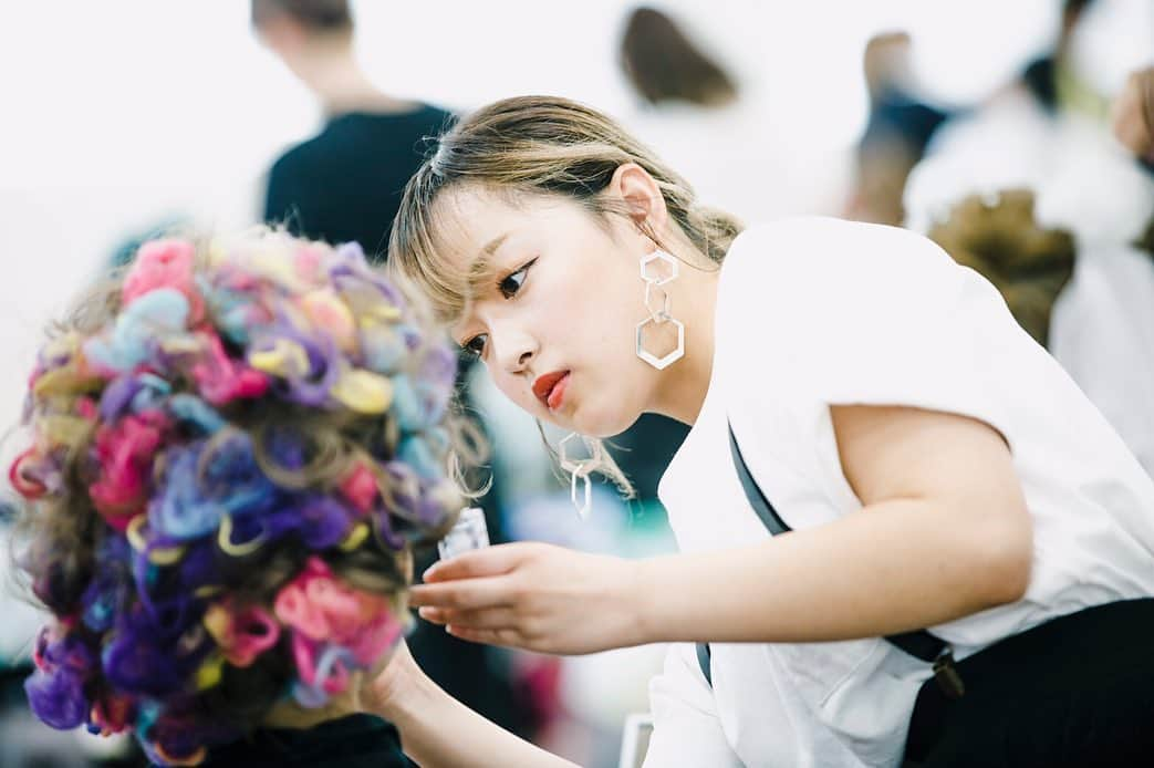 札幌ベルエポック美容専門学校 公式さんのインスタグラム写真 - (札幌ベルエポック美容専門学校 公式Instagram)「🎊🎊JOINT出場者 決定🎊🎊﻿ ﻿ 本日、豪華審査員による﻿ ﻿ 学内予選会‼️‼️‼️﻿ ﻿ みんな日頃の授業で身につけた技術を﻿ ﻿ おもいっきり出し切ってもらい﻿ 素晴らしい作品が出揃いました😊👍✨✨﻿ ﻿ ﻿ 24名おめでとう🎊﻿ ﻿ JOINT2019 @joint_belle では もっともっとレベル上げて﻿ ぜっっったいに後悔しない﻿ 取り組みー練習して﻿ ﻿ 本番に臨んでくださいね👌✨✨﻿ ﻿ 今回、賞に入らなかった人も﻿ 今日のコンテストから何か得るものがあったと思いますので、今日の経験を繋げて下さいね‼️﻿ ﻿ ﻿ ﻿ ﻿ #札ベル﻿ #札幌ベルエポック美容専門学校 ﻿ #ベル ﻿ #ベルエポック ﻿ #美容学校 ﻿ #女子力﻿ #ヘアメイク﻿ #高校生﻿ #l4l﻿ #原宿﻿ #instalove﻿ #love ﻿ #swag ﻿ #ヘアアレンジ ﻿ #ぷりくら﻿ #instagood﻿ #instadaily﻿ #札幌美容師﻿ #札幌美容室﻿ #jk﻿ #ljk﻿ #instalike﻿ #joint2019﻿ #메이크﻿ #메이크업스타그램﻿ #메이크업샷﻿ #화장﻿ #립스타그램﻿ #코스메틱﻿ #데일리메이크업﻿ ﻿ ﻿ ﻿ ﻿」6月11日 20時21分 - sapporobelle