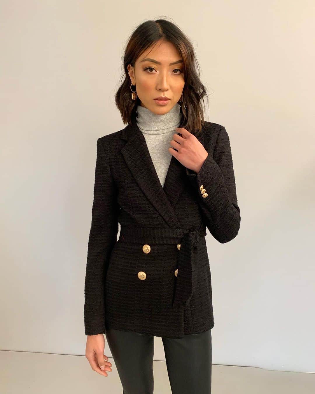 KOOKAI さんのインスタグラム写真 - (KOOKAI Instagram)「The Henrietta Belted Blazer has just landed in boutiques and online, styled with the Lola Knit Top & Soho Leather Pants. Tap to shop the look •• #kookai #kookaiaw19」6月11日 20時21分 - kookai_australia