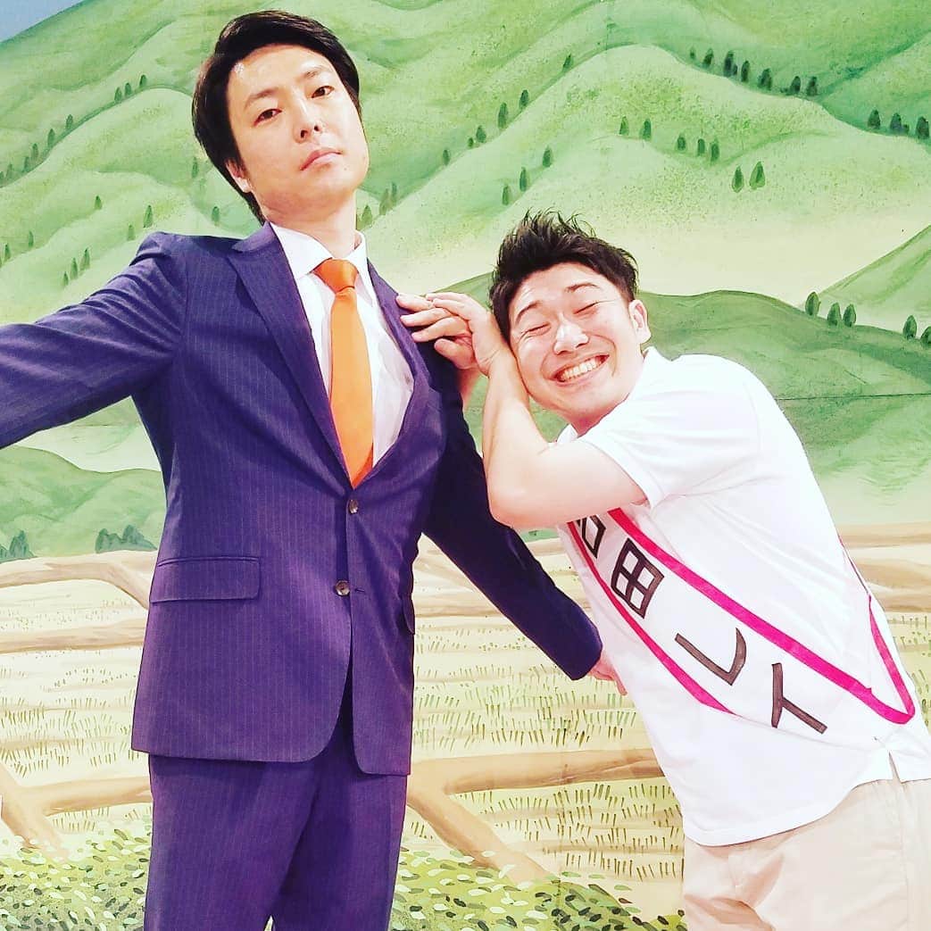 レイチェルのインスタグラム：「今日から１週間。  久しぶりに、  祇園花月に出演させていただいておりますよ！  タケオさんリーダー週の、たぁのぉしぃーーー新喜劇！  来てくれなきゃスネちゃいますよ！  とぉ～か言っちゃってぇーーー！！！ 😁😁😁😁😁😁💨💨💨💨💨💨🎶🎶🎶🎶🎶🎶🎶」