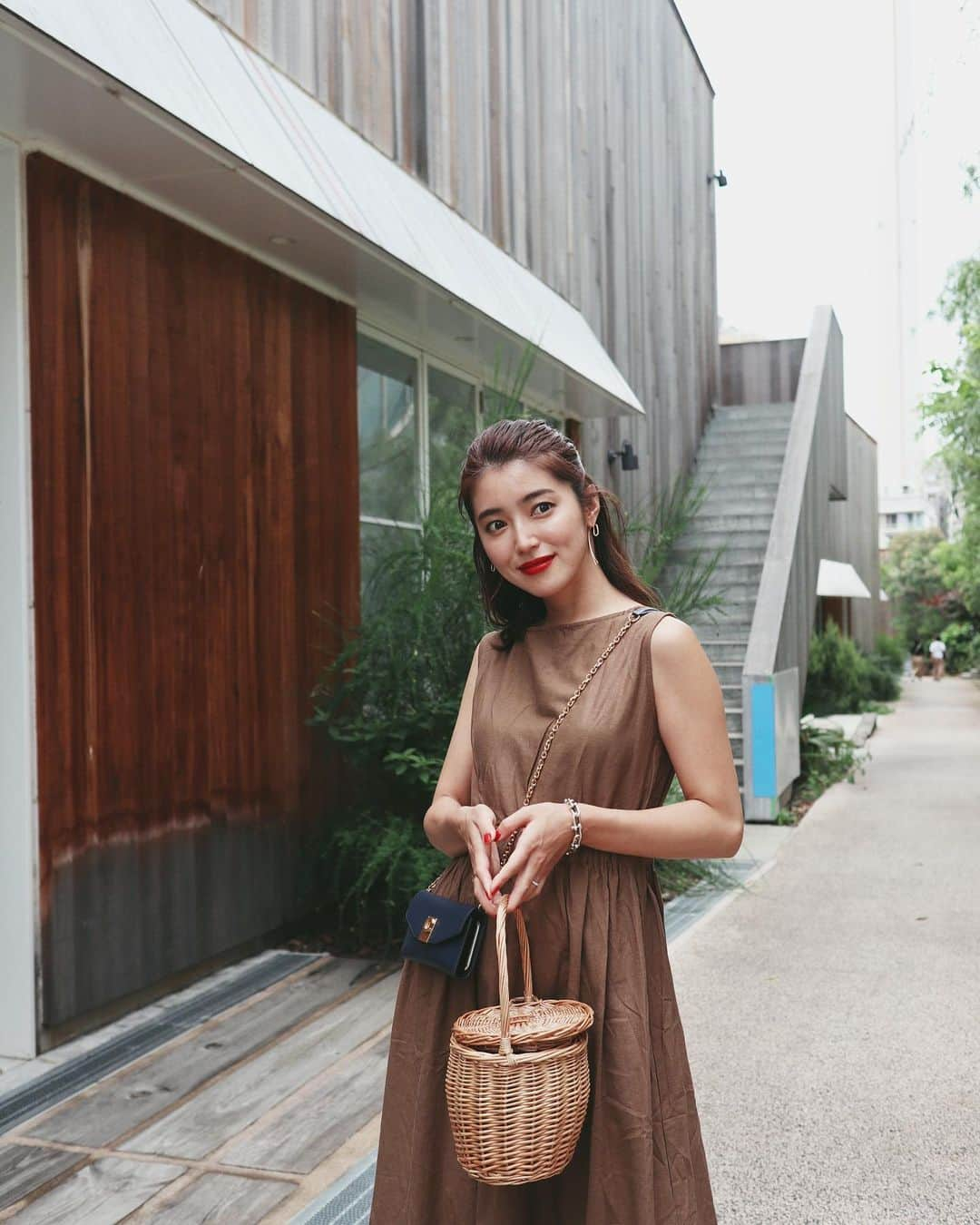 大口智恵美さんのインスタグラム写真 - (大口智恵美Instagram)「ootd. 蒸し暑いこの季節。さらっとワンピースが心地よい♡ #fashion #ootd #coordinate  #urs_styling #urs_official #ユアーズ #前後2way麻混マキシワンピース @urs_official」6月11日 20時18分 - chemiiiii