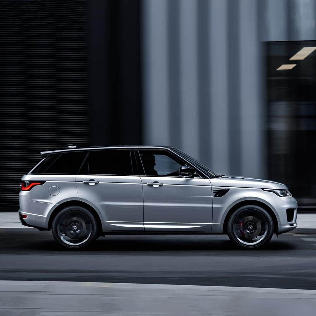 Land Roverさんのインスタグラム写真 - (Land RoverInstagram)「Push start for exhilarating exploration with the #RangeRoverSport. Experience our most dynamic SUV by searching “Range Rover Sport test drive”. #LandRover #SUV #4x4 #Adventure #Carsofinstagram #Instacar #Design#CarLifestyle #LandRover #Cars #Car #RangeRover #Technology」6月11日 20時30分 - landrover