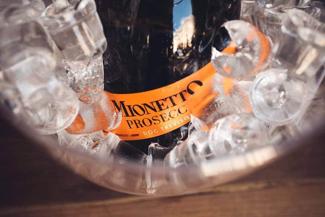 Mionetto Prosecco Montenegroさんのインスタグラム写真 - (Mionetto Prosecco MontenegroInstagram)「Uz toplije vrijeme, dolazi i hladiji Prosecco. 😊🥂🌞 #mionettoprosecco #montenegro #mionettoME #lifestyle #mionetto #mymionetto #madeinitaly #prosecco #proseccotime #italy #sparklingwine #wine」6月11日 20時23分 - mionettome