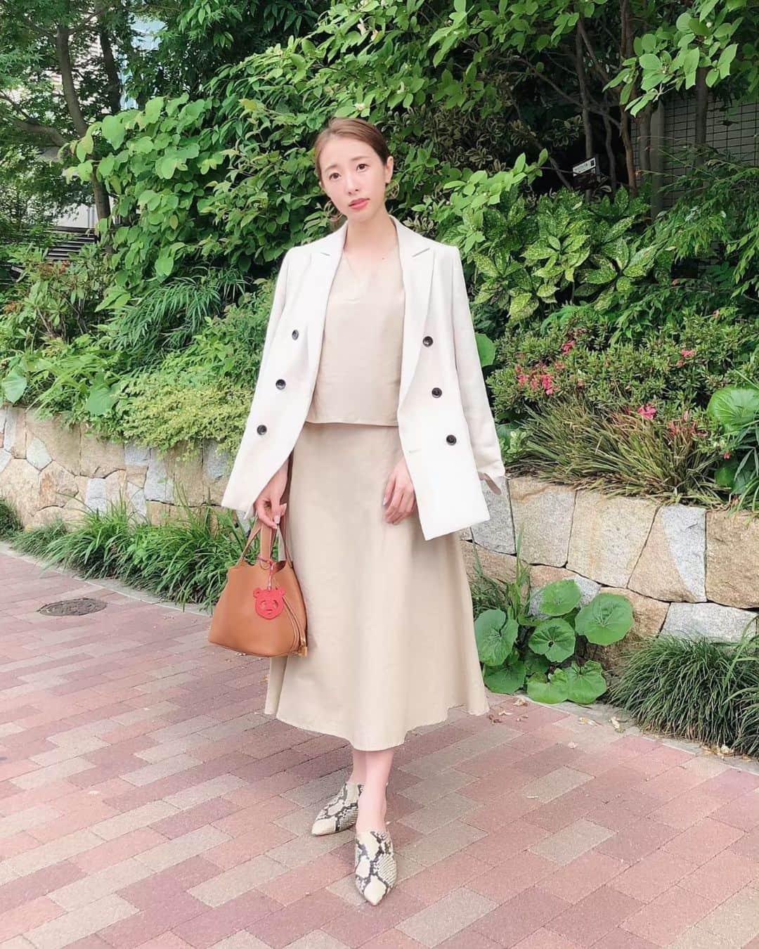 冨張愛さんのインスタグラム写真 - (冨張愛Instagram)「today's👗 ベージュコーデ。涼しくてjk羽織りました♡ シンプルな格好の時はリップしっかりめ💄 @lpdgem.official の新作 102番 ピンクブラウン をつけたよ☺︎ スモーキーなピンクで 本当に可愛すぎる...🥺 さすが @ishidakazuho 先生👩‍🏫✍️✨ * setup ... #urs_official @urs_official  jk ... #mystrada @mystrada_official  bag ... #hermes @hermes shoes ... #fabiorusconi @fabiorusconiofficial  #instagood #coordinate #ootd #outfit #fashion #instafashion #urs_styling #코디네이트 #패션 #카메라 #コーディネート #コーデ #157cmコーデ #ファッション #今日のコーデ #ユアーズ #ワンピース #ワンピ #リネントップススカートセットアップ #リップ #お気に入りコスメ」6月11日 20時24分 - megumitomihari