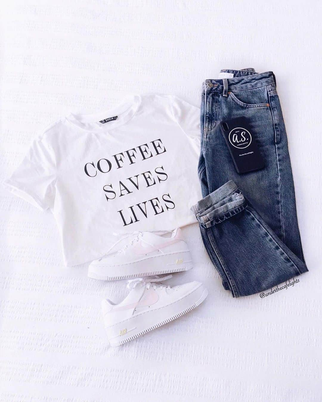 Angel™さんのインスタグラム写真 - (Angel™Instagram)「“First. I need coffee.” Or “COFFEE SAVES LIVES” credit @underthecafelights 👇🏻comment if you love coffee👇🏻 #americanstyle #coffee #fashion #style #top #shopping」6月11日 20時24分 - americanstyle