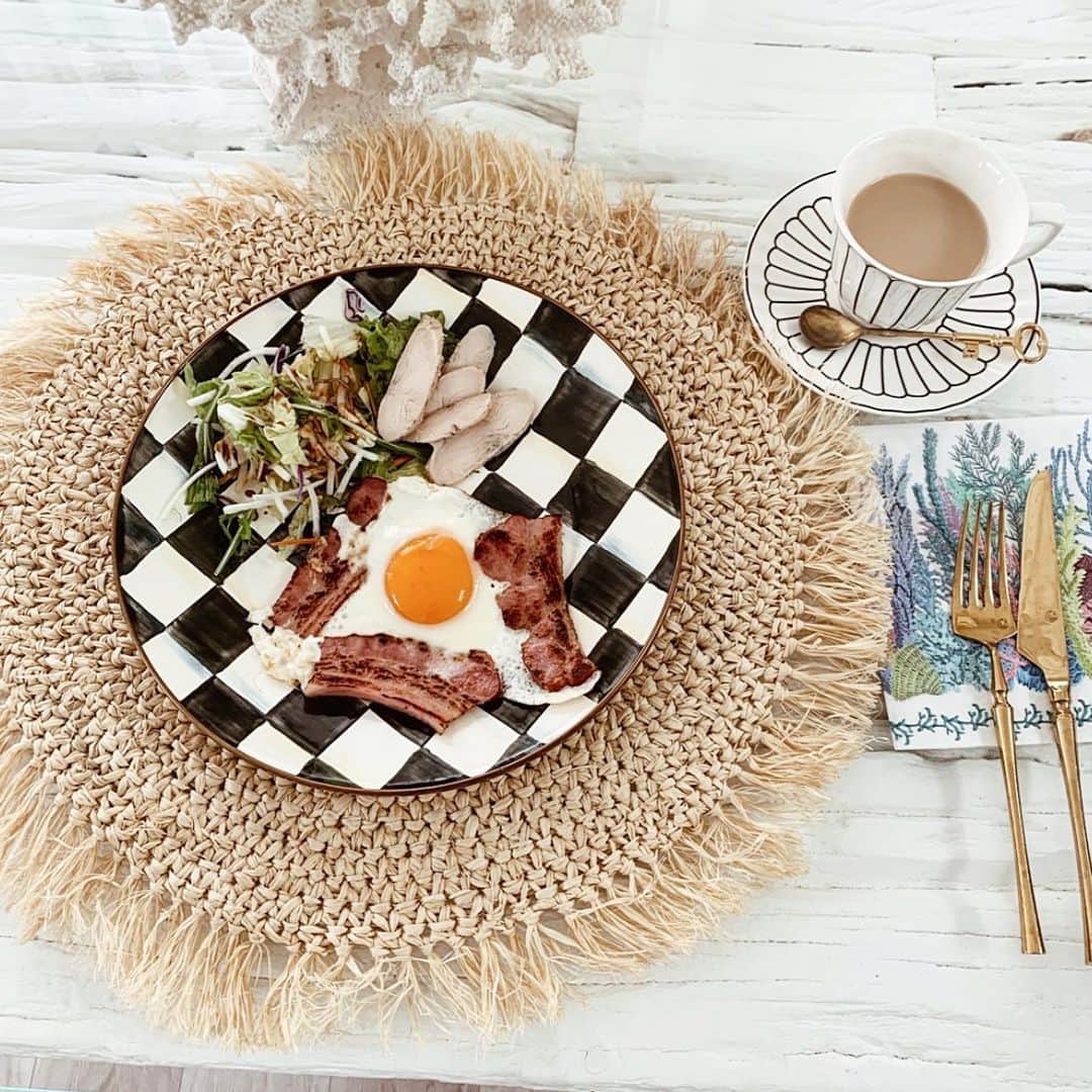 のインスタグラム：「いつかの朝食🍳  #インテリアコーディネート #インテリアコーディネーター #サンゴ #インテリア #インテリア雑貨 #インテリア家具  #マイホーム #お家 #お家づくり #ホワイトインテリア #朝食 #ダイエット食事」